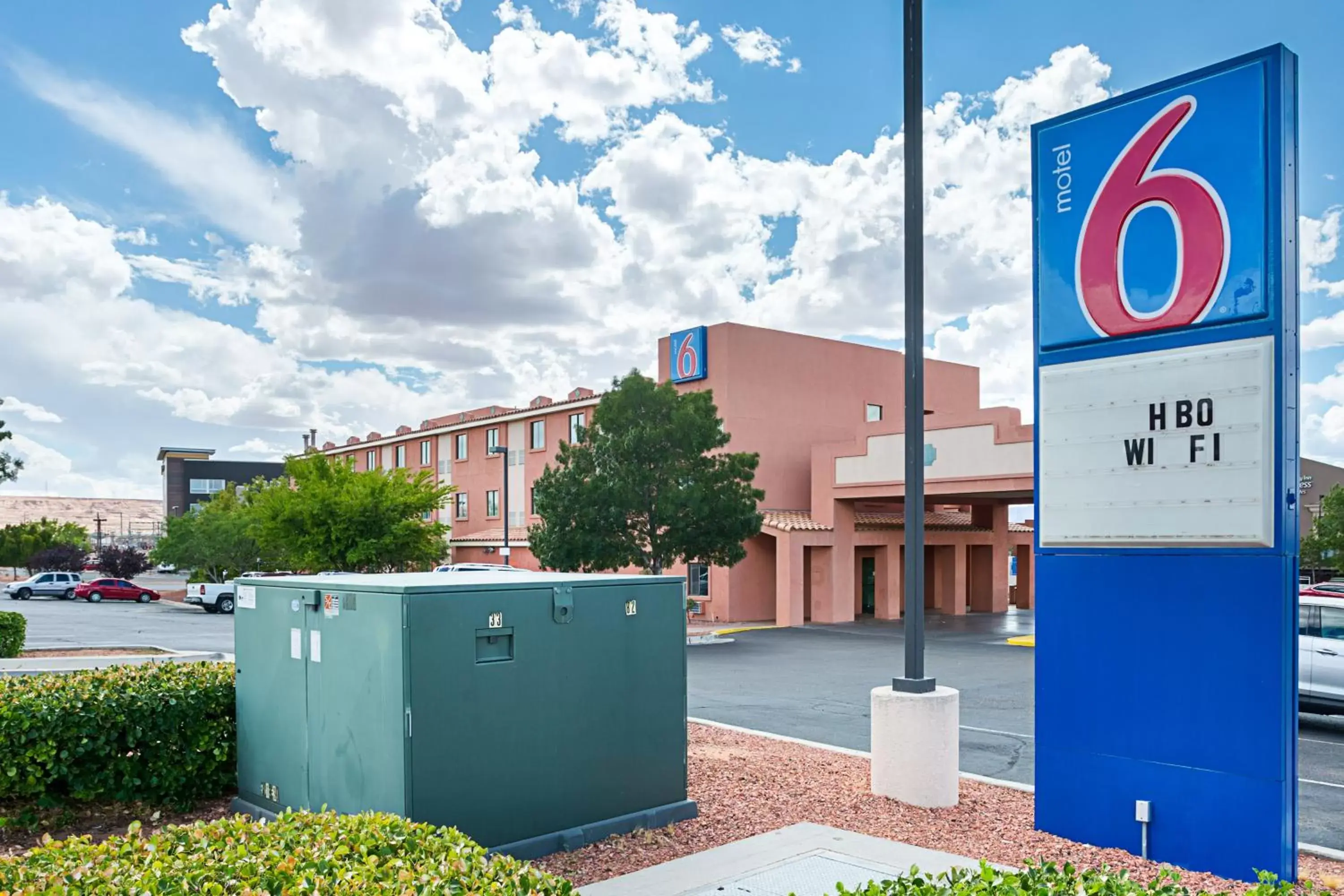 Facade/entrance, Property Building in Motel 6-Page, AZ