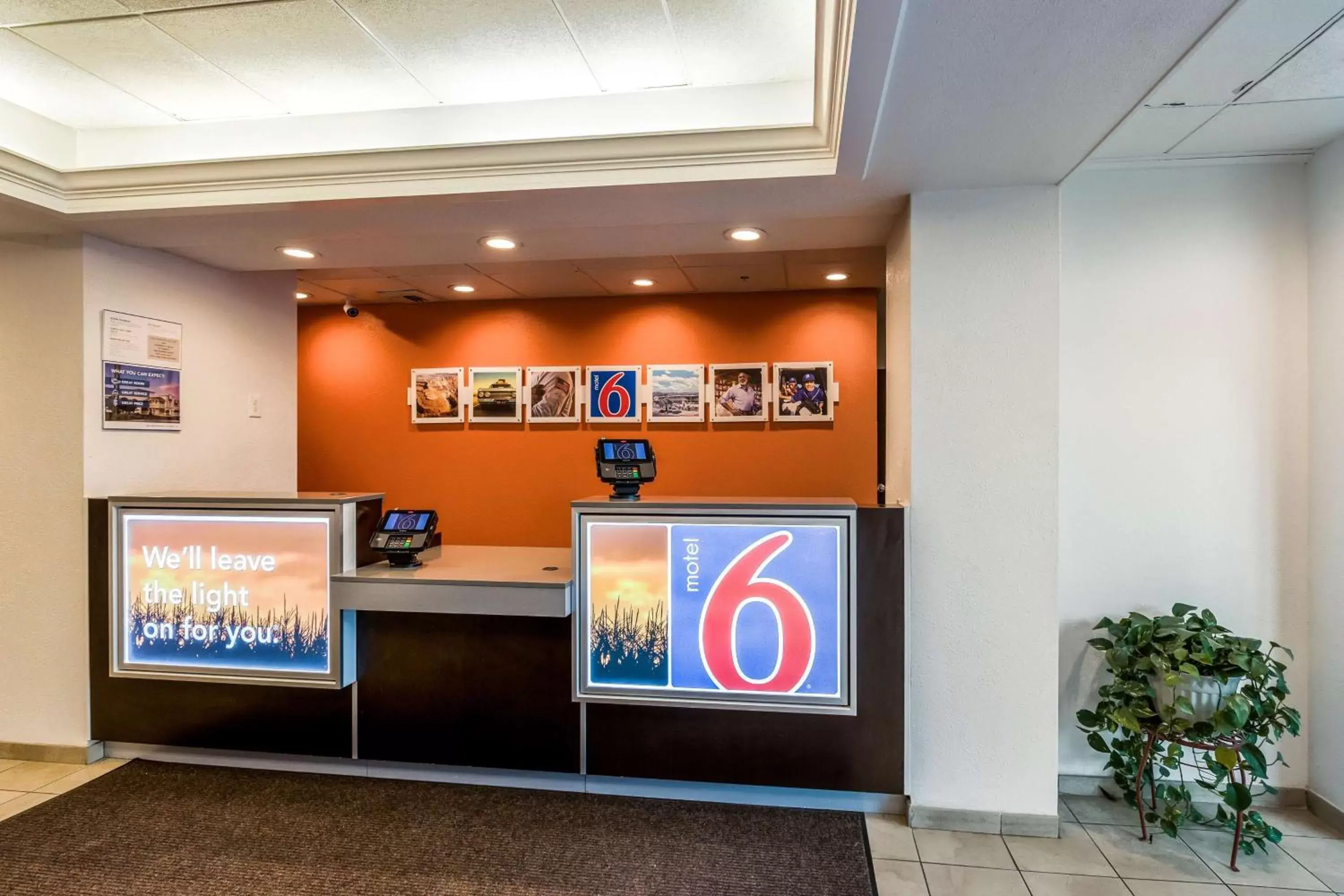 Lobby or reception in Motel 6-West Des Moines, IA