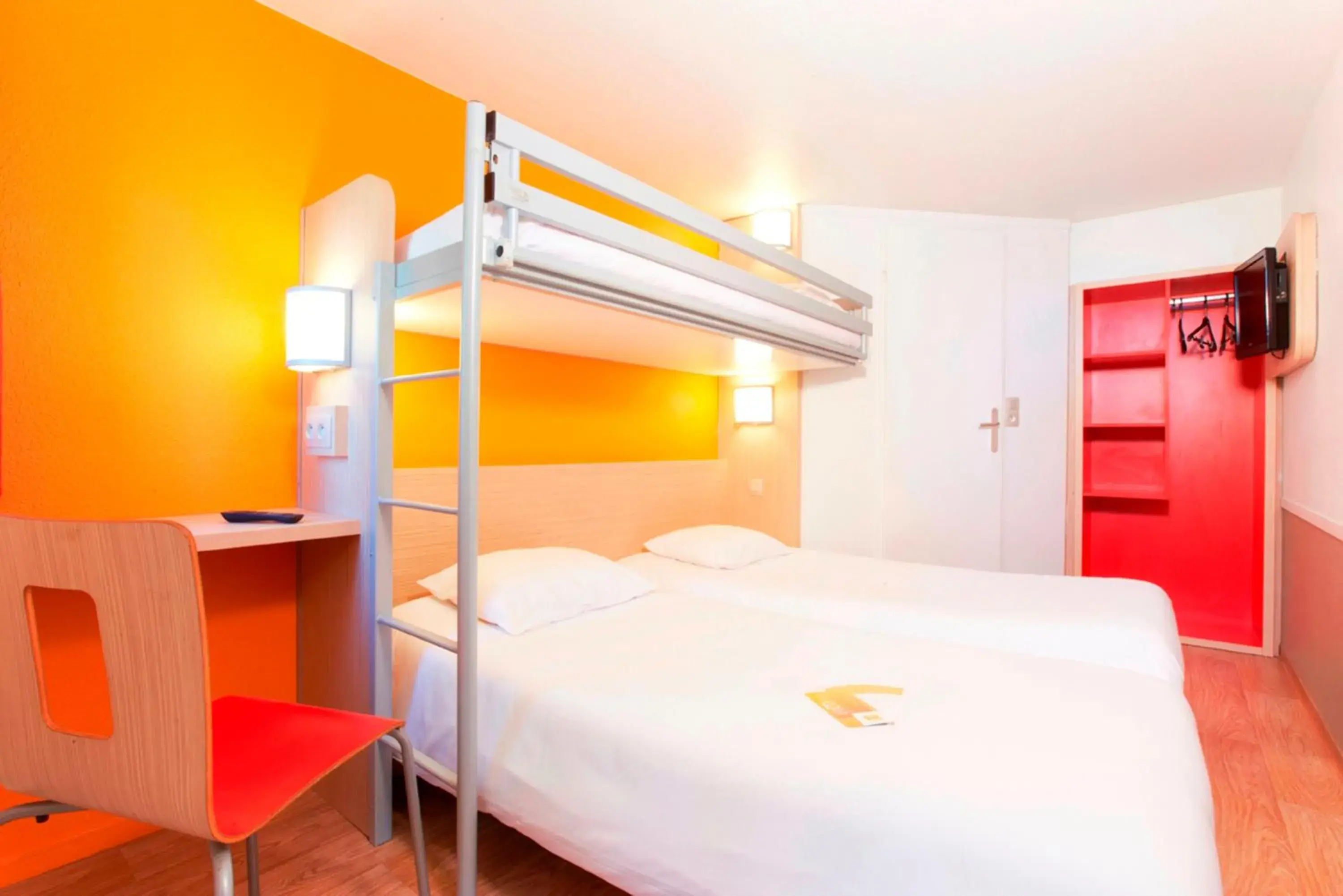 Bedroom, Bunk Bed in Premiere Classe Bordeaux Est Lormont