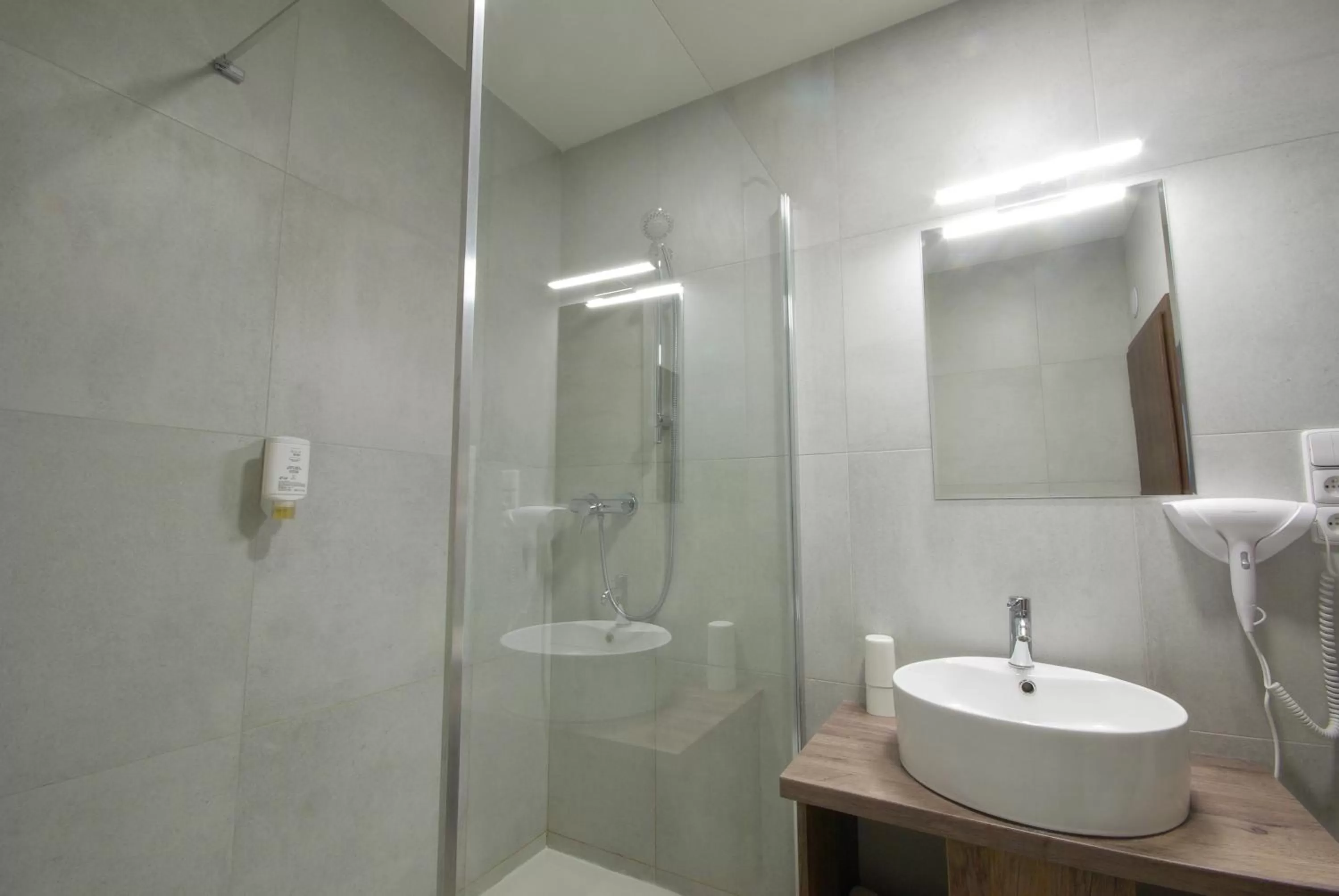 Shower in Adeba Plus