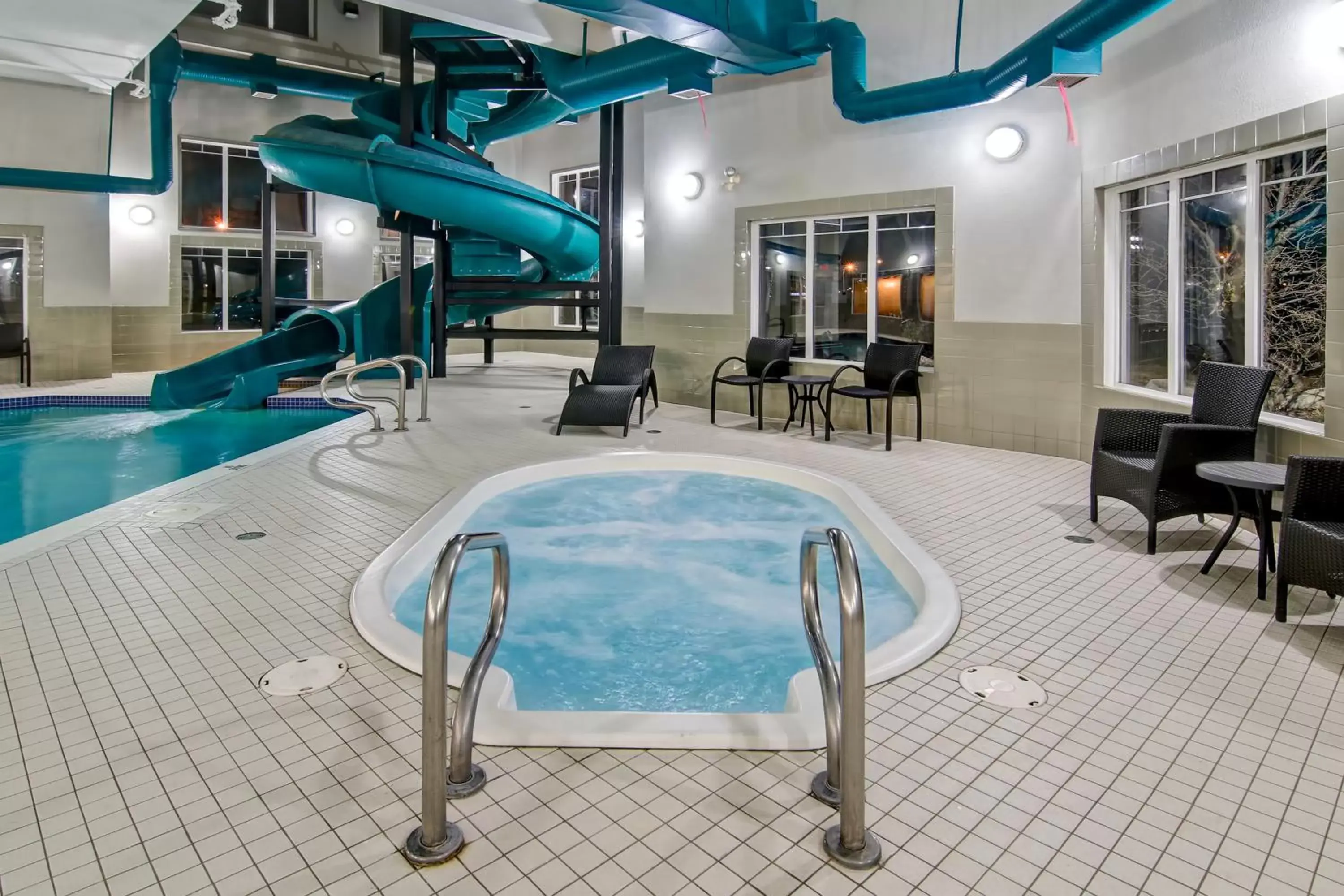 Hot Tub, Swimming Pool in Canalta Brooks