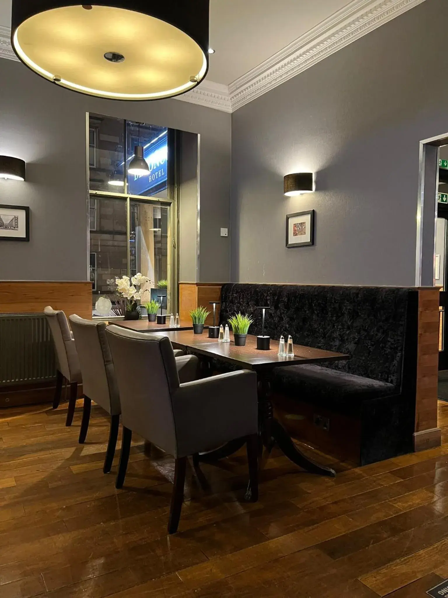 Restaurant/Places to Eat in Devoncove Hotel Glasgow