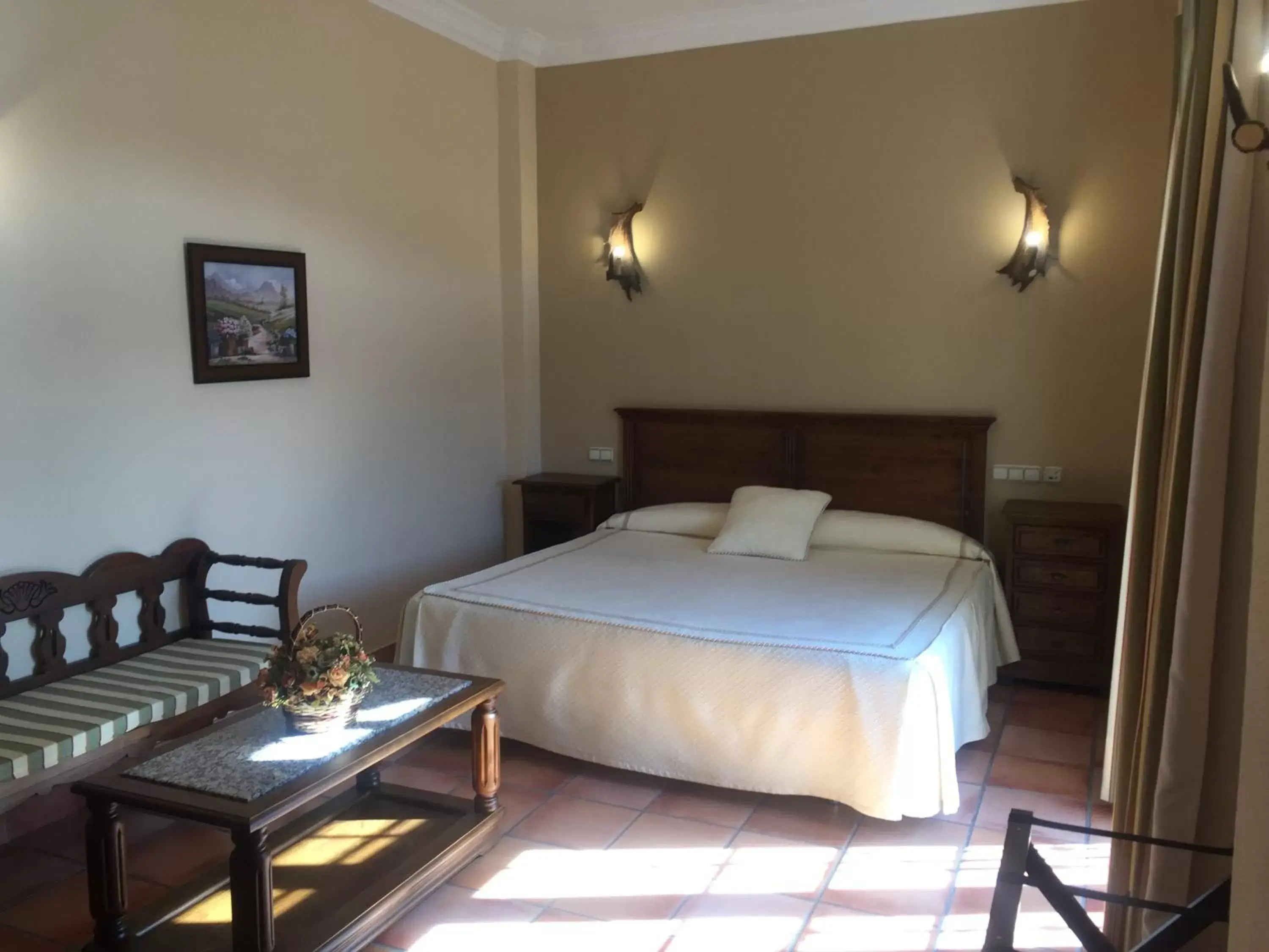 Bedroom, Bed in Hotel Sierra de Ubrique