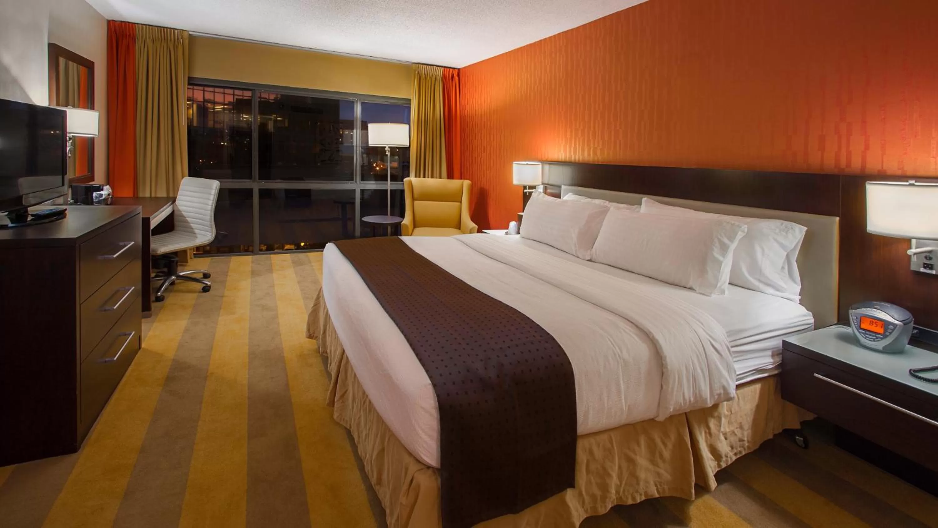 Photo of the whole room in Wyndham Rochester Downtown