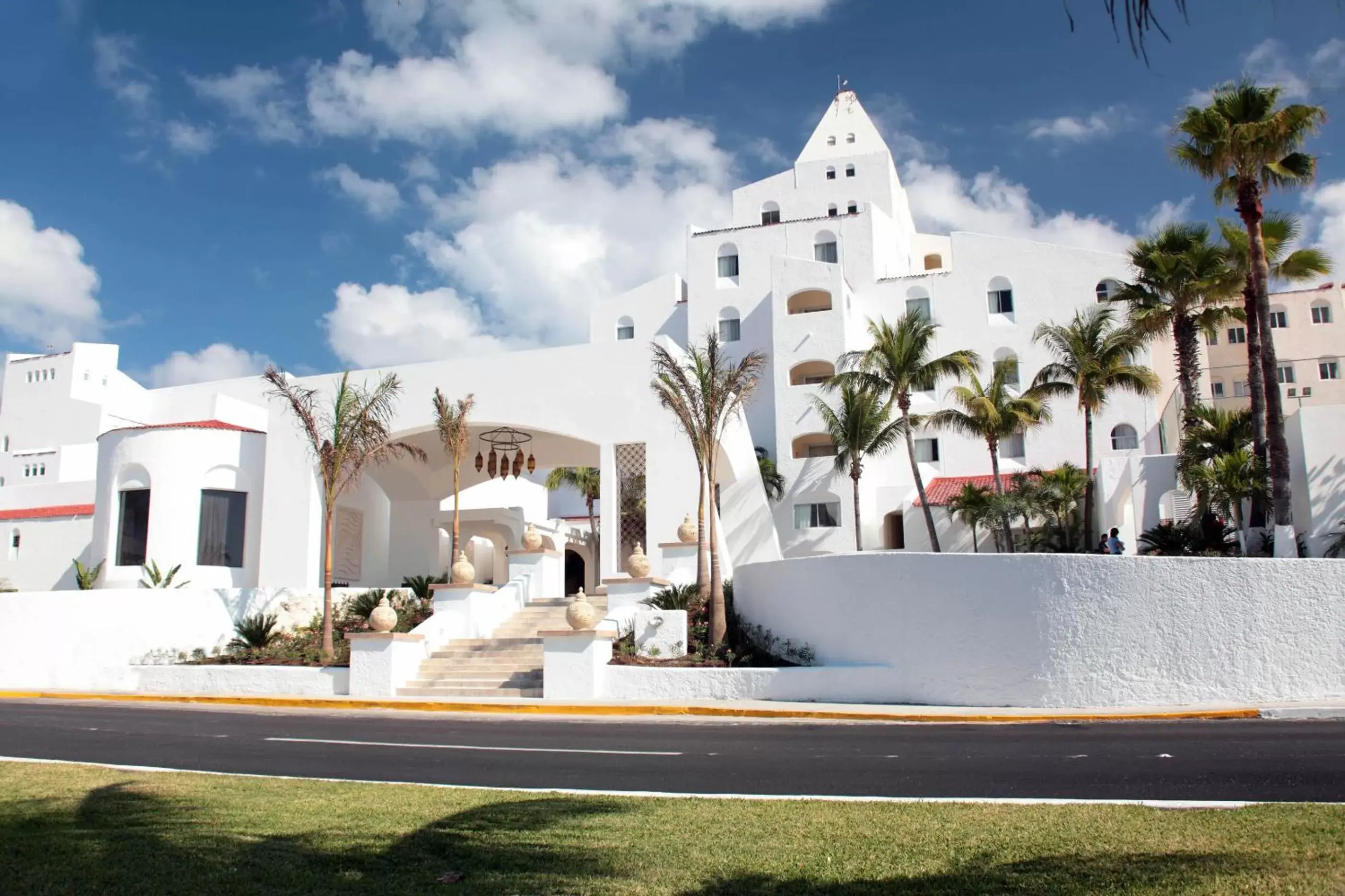 Facade/entrance, Property Building in GR Caribe Deluxe By Solaris All Inclusive