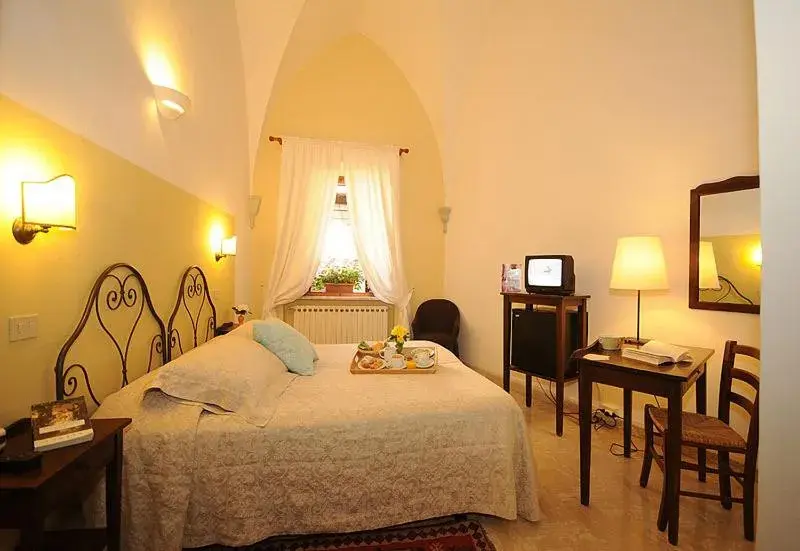 TV and multimedia, Bed in Albergo Duomo