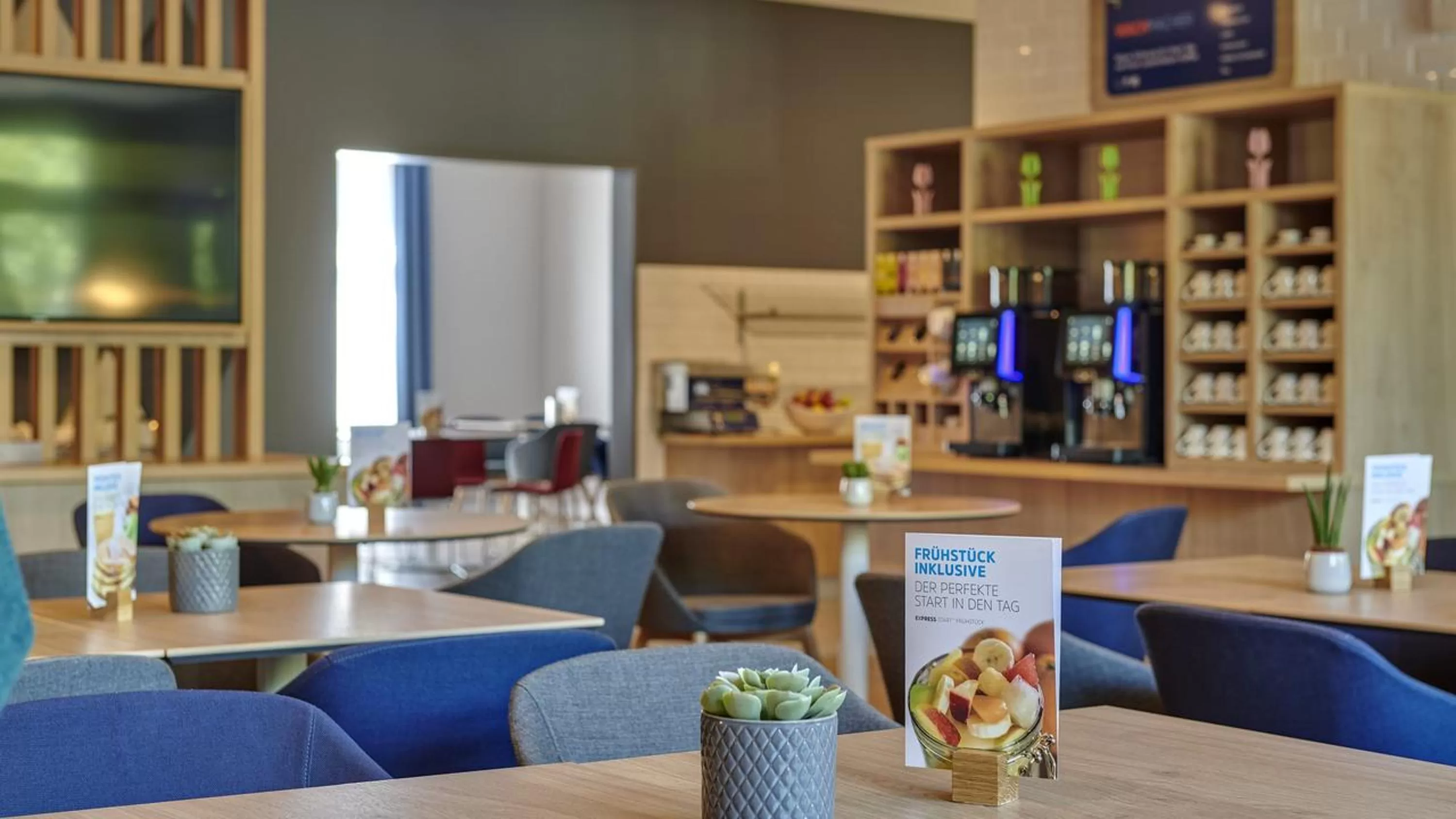Restaurant/places to eat in Holiday Inn Express Dortmund by IHG