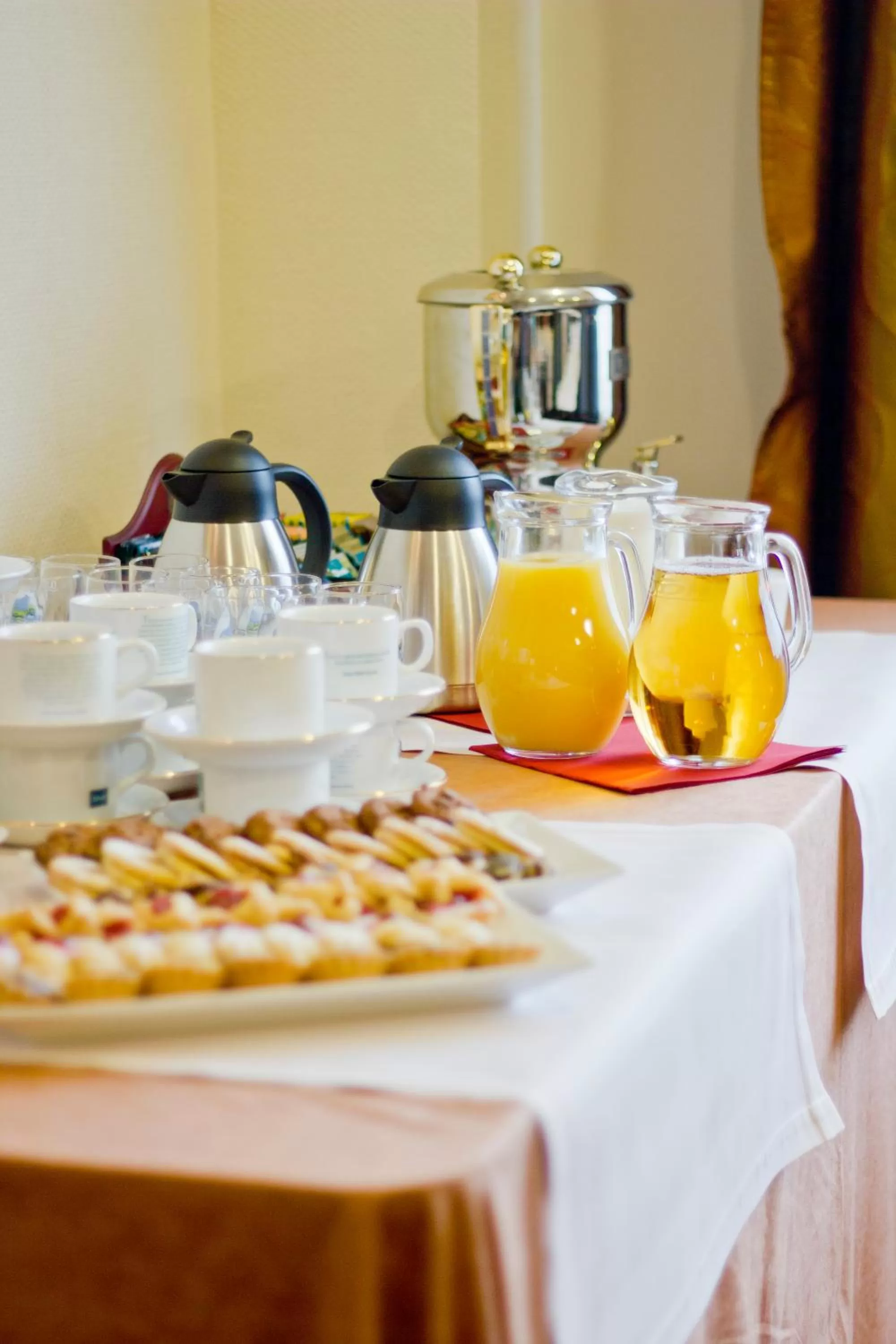 Food and drinks in Hotel Columbus