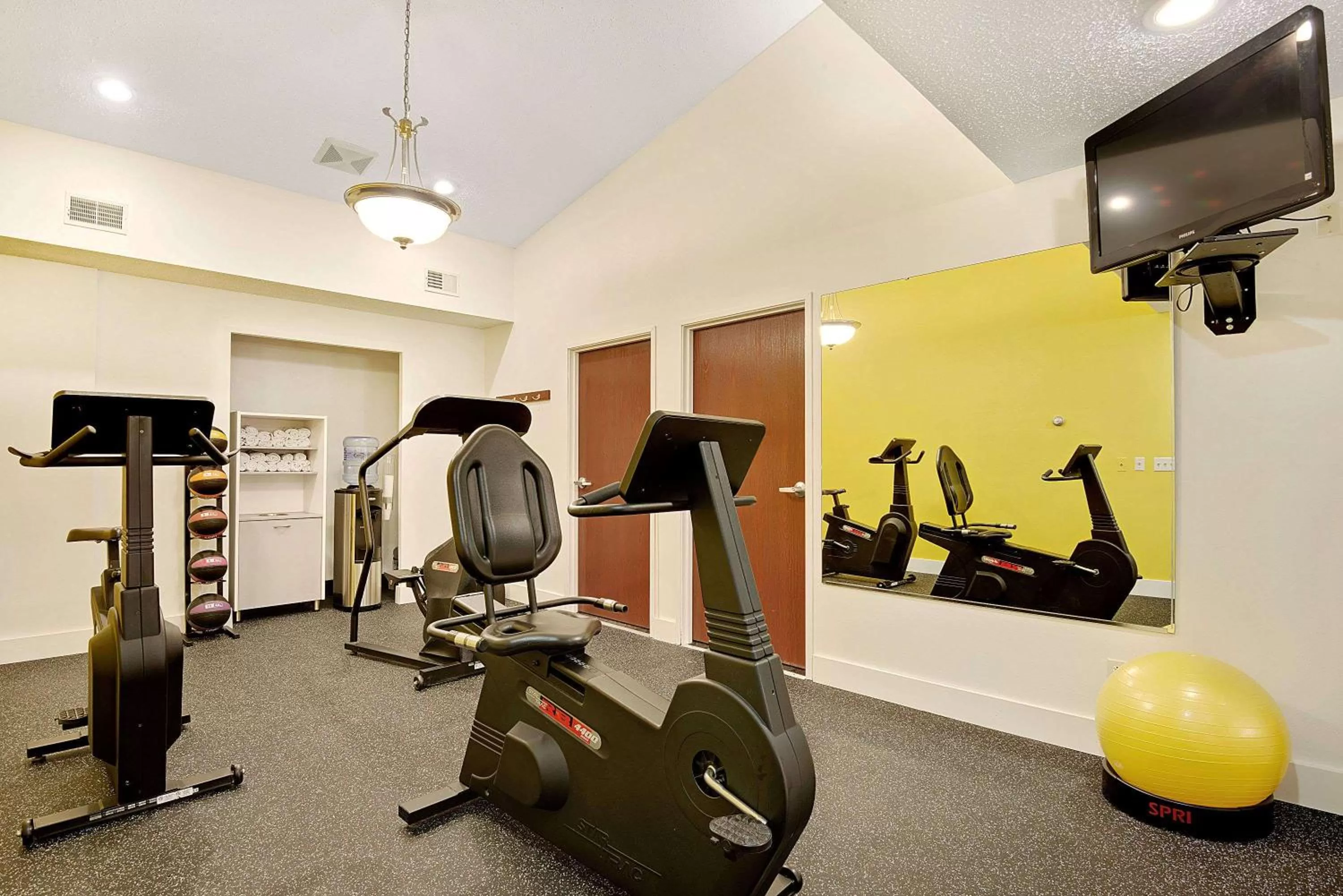 Fitness centre/facilities in Days Inn by Wyndham Lisbon