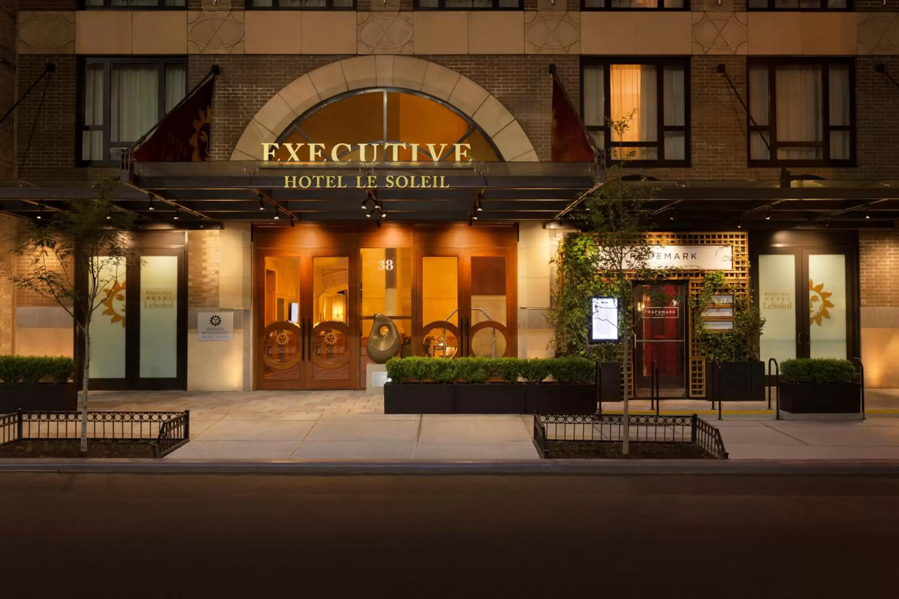 Facade/entrance in Executive Hotel Le Soleil New York Facade/entrance in Executive Hotel Le Soleil New York