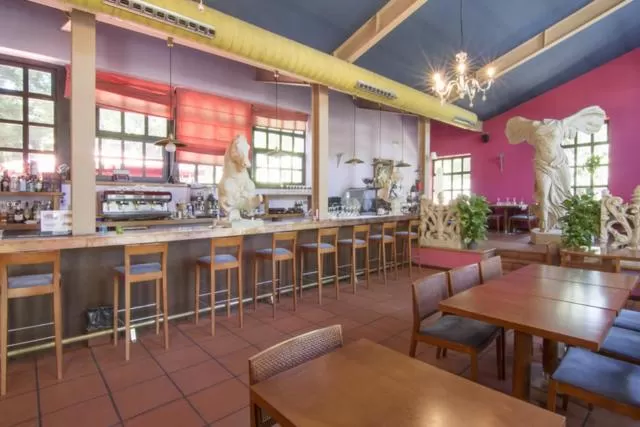 Restaurant/places to eat in Hotel Sara De Ur