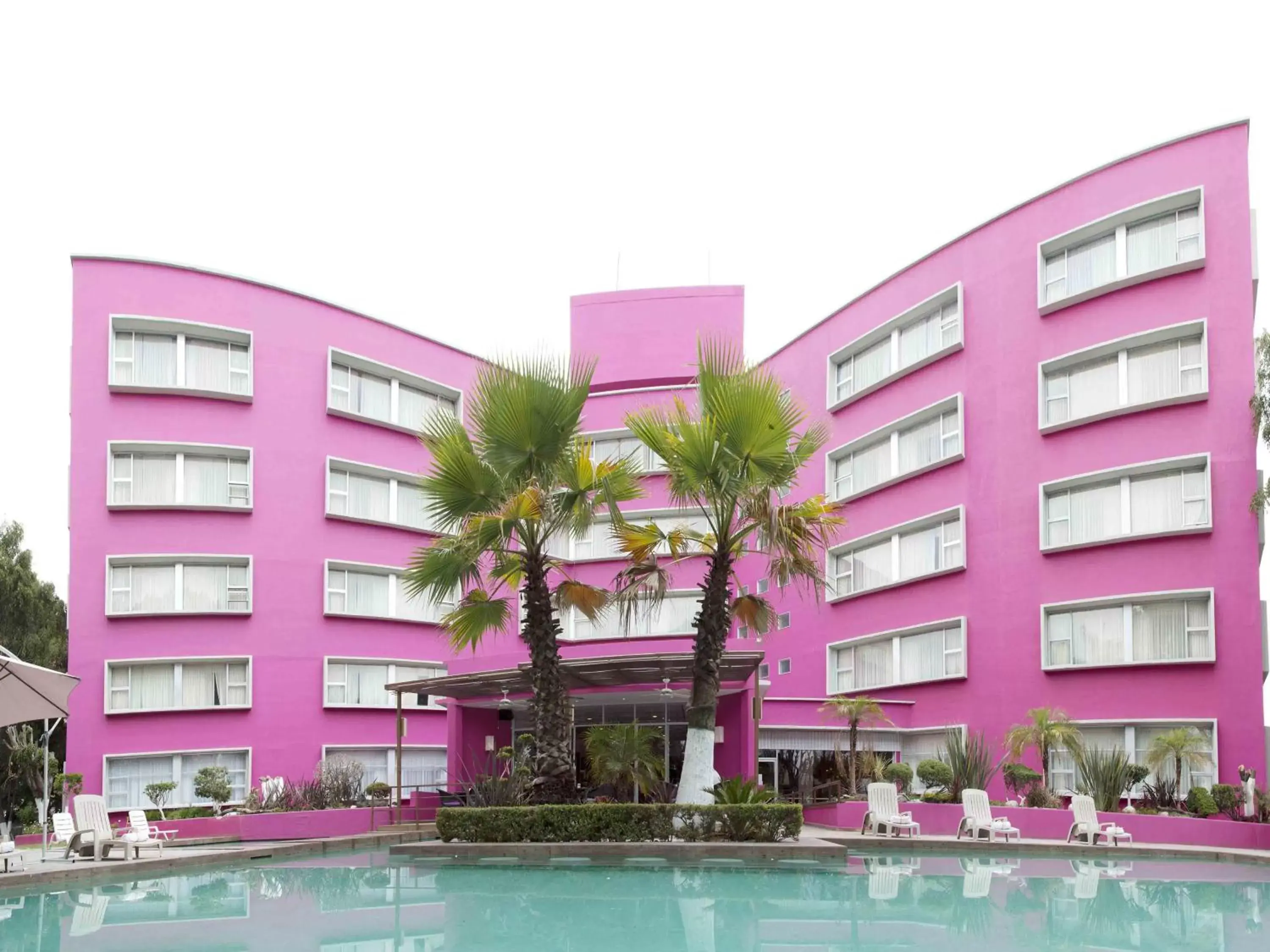 Swimming pool, Property Building in Hotel Real de Puebla