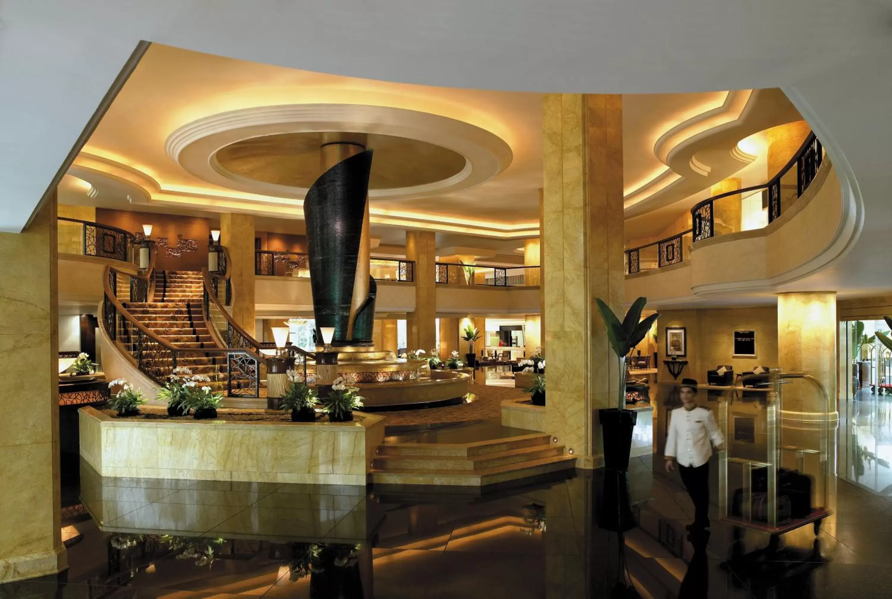 Lobby or reception, Restaurant/Places to Eat in Shangri-La Kuala Lumpur