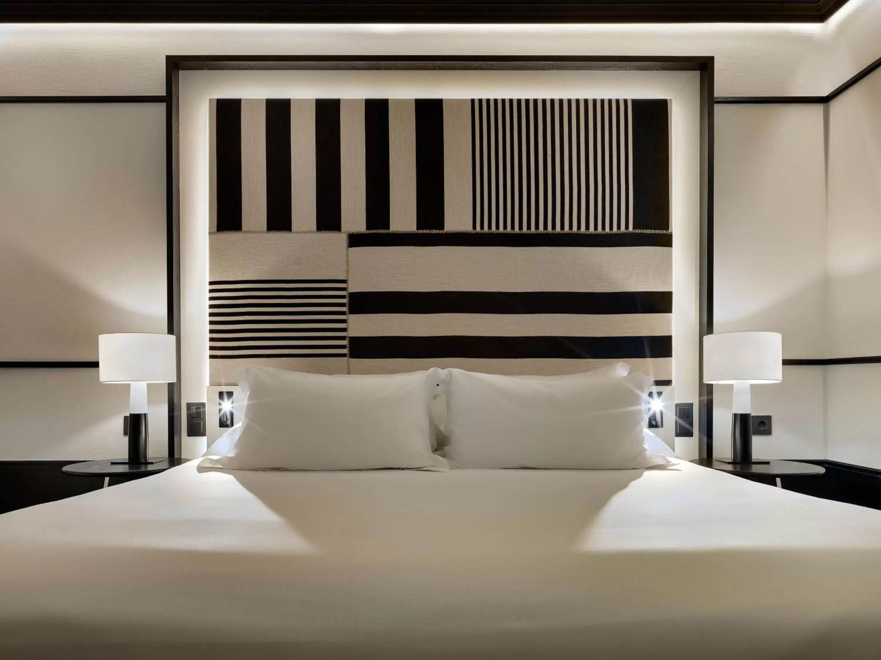 Decorative detail, Bed in H10 Marina Barcelona