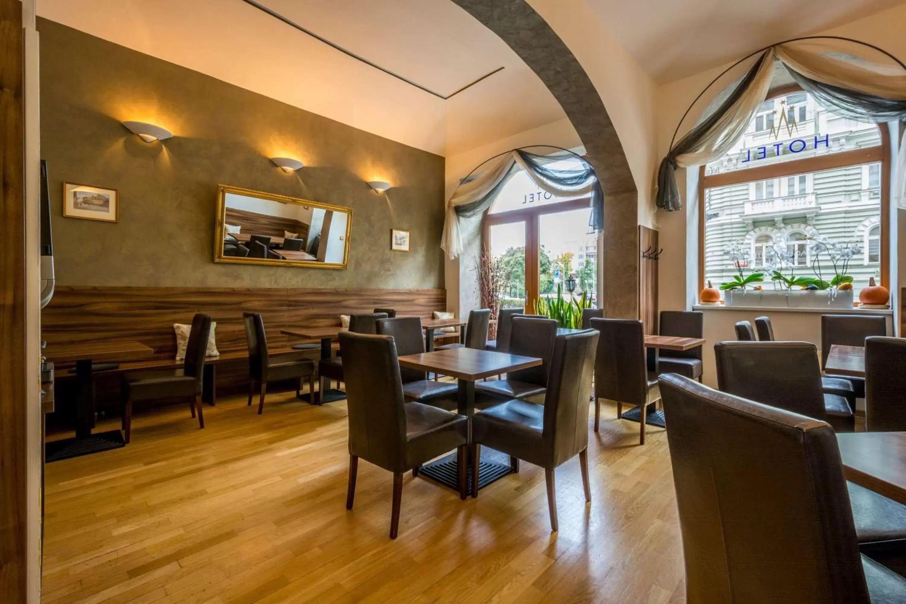 Restaurant/Places to Eat in Hotel Superior Prague