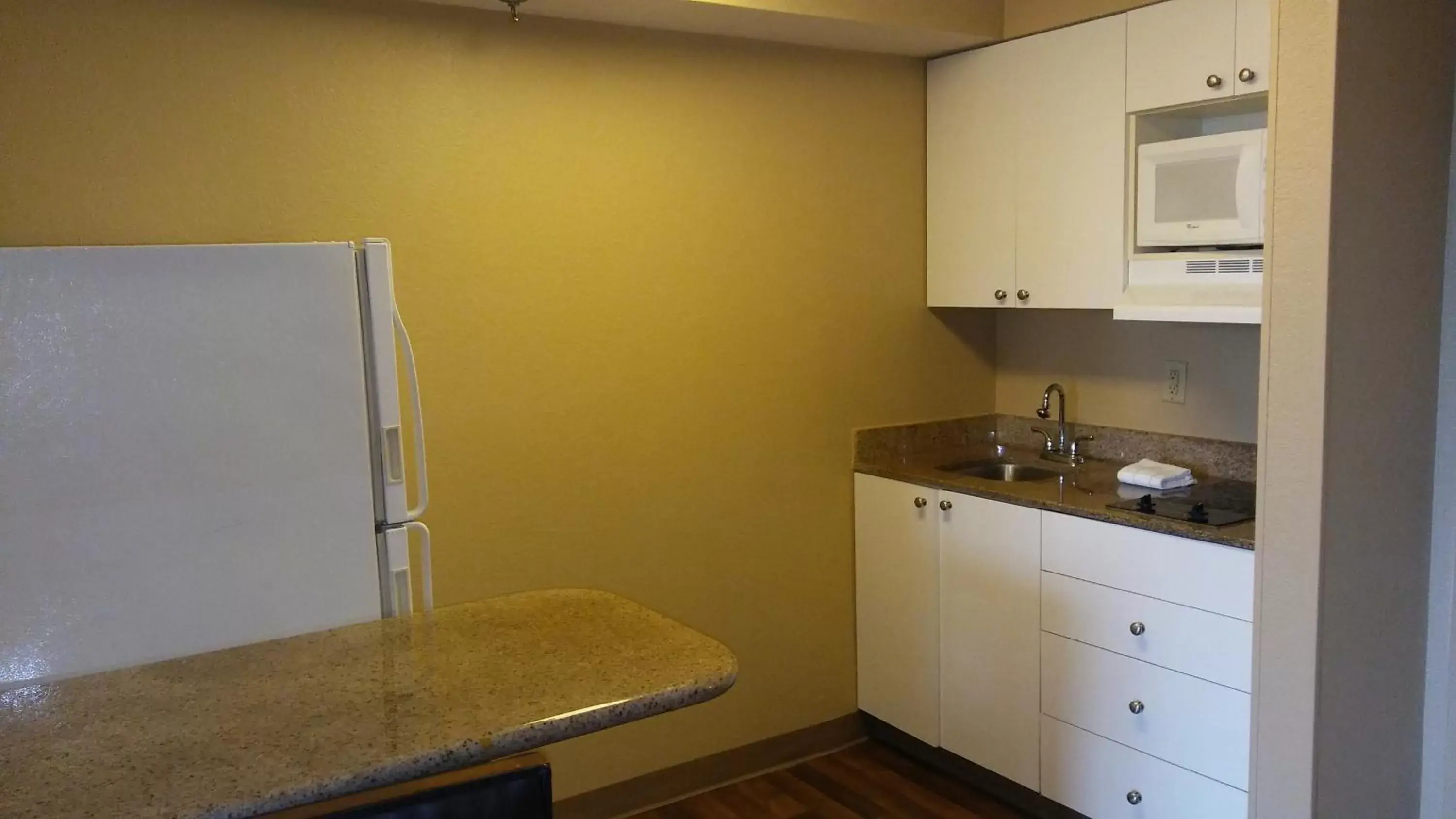 Kitchen or kitchenette, Kitchen/Kitchenette in Extended Stay America - Atlanta - Marietta - Interstate N. Pkwy