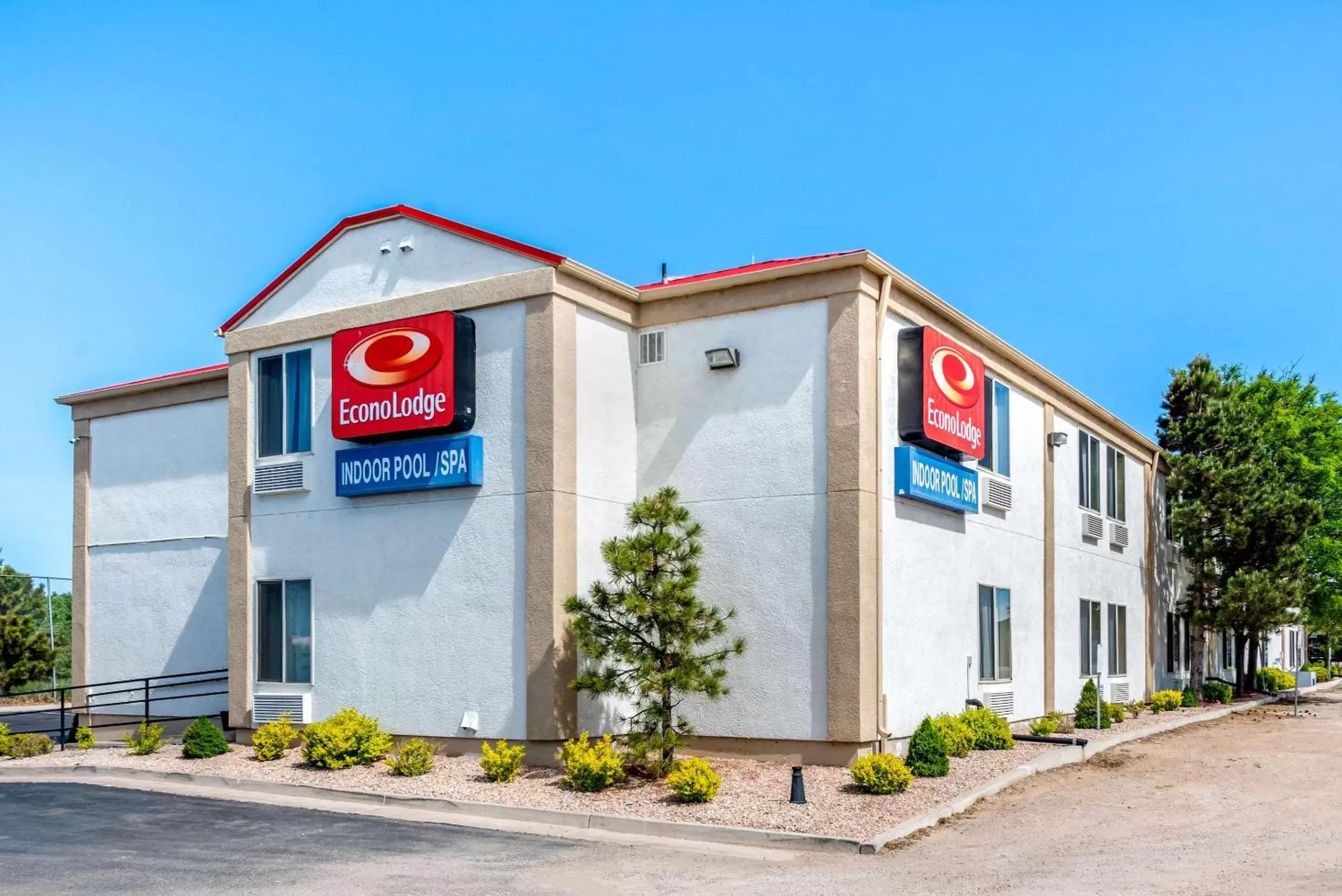 Property building in Econo Lodge Airport/Colorado Springs