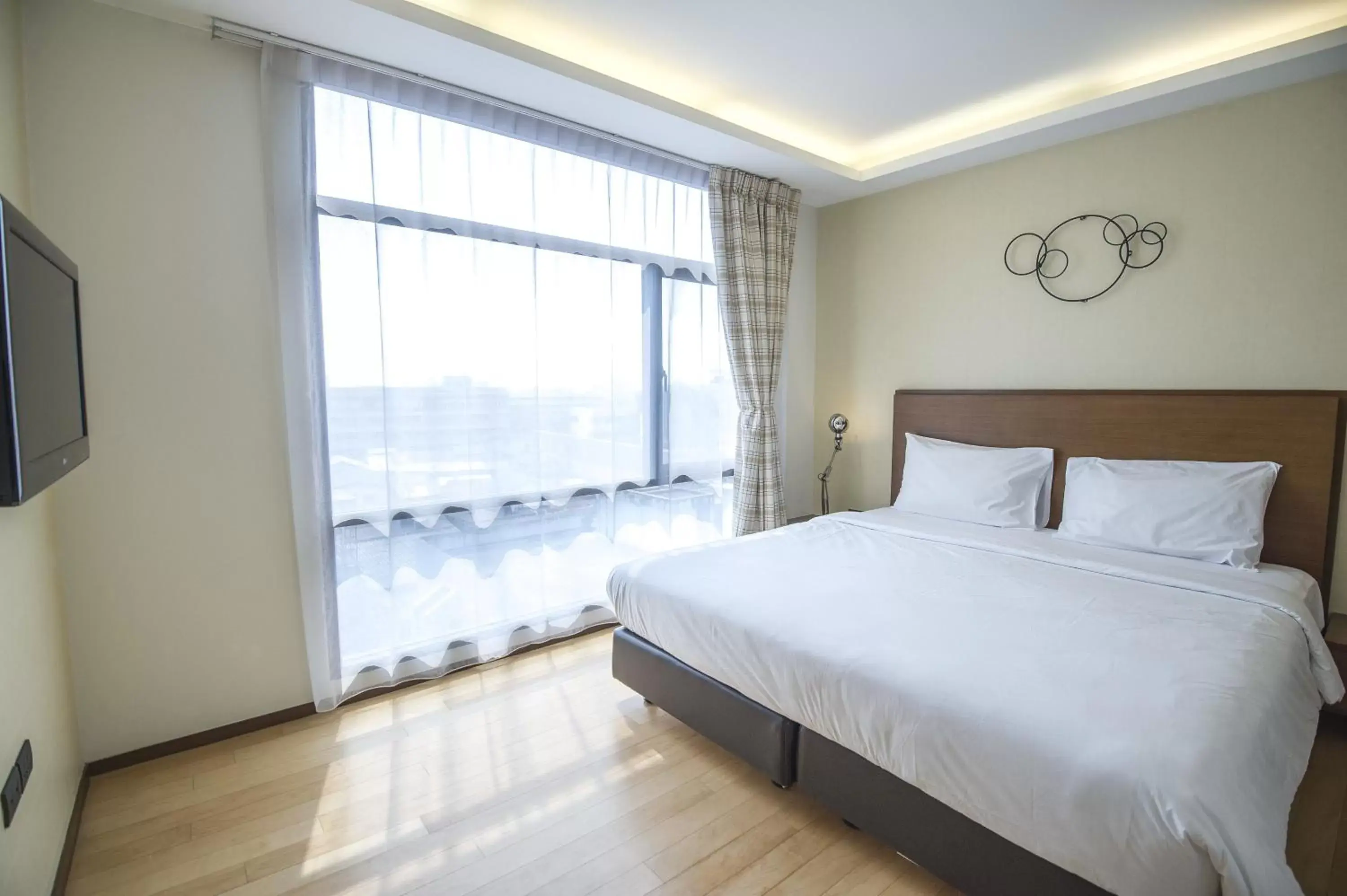 Bedroom, Bed in Marvin Suites Hotel