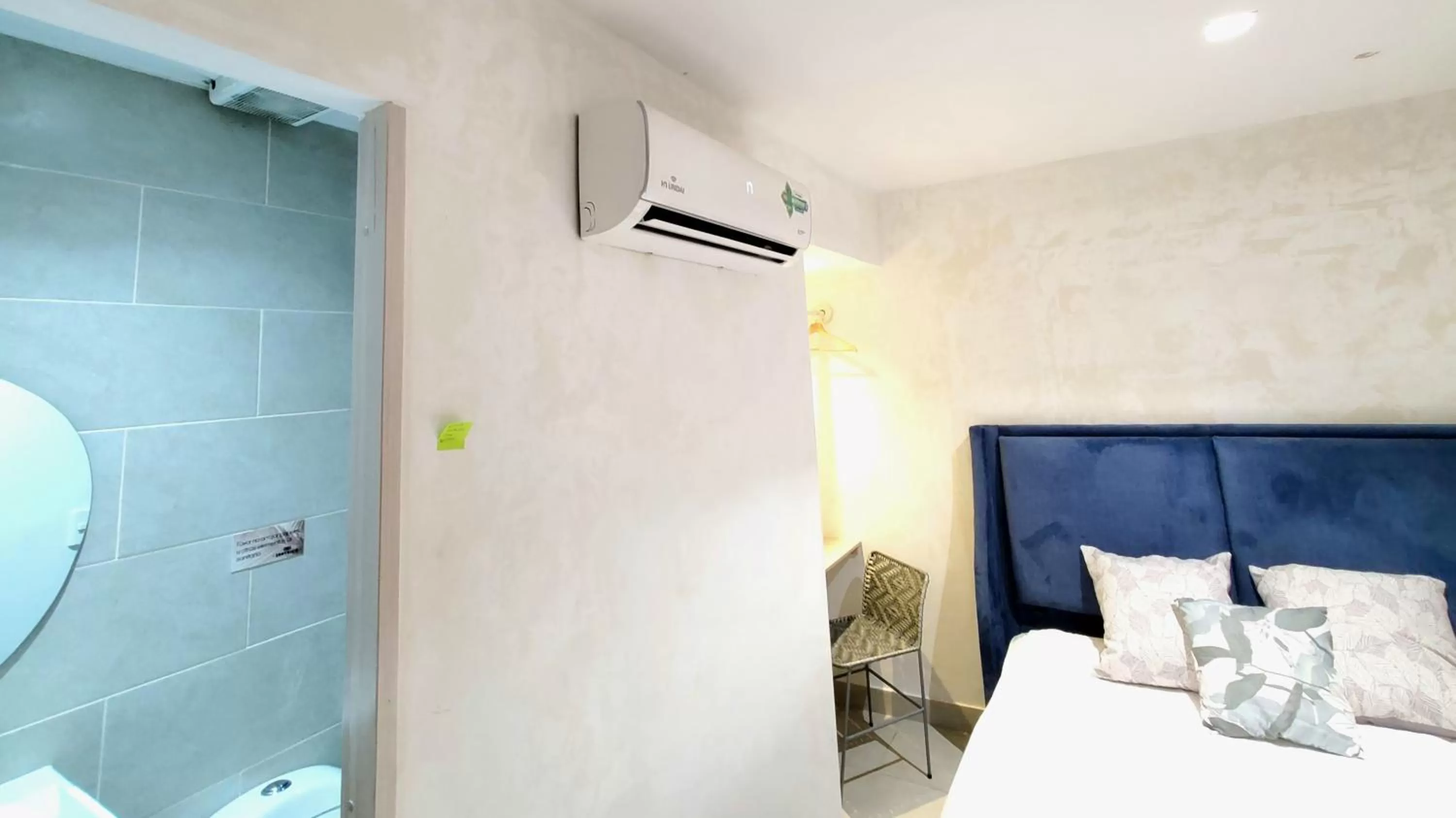 Shower, Bed in Zentrico Boutique