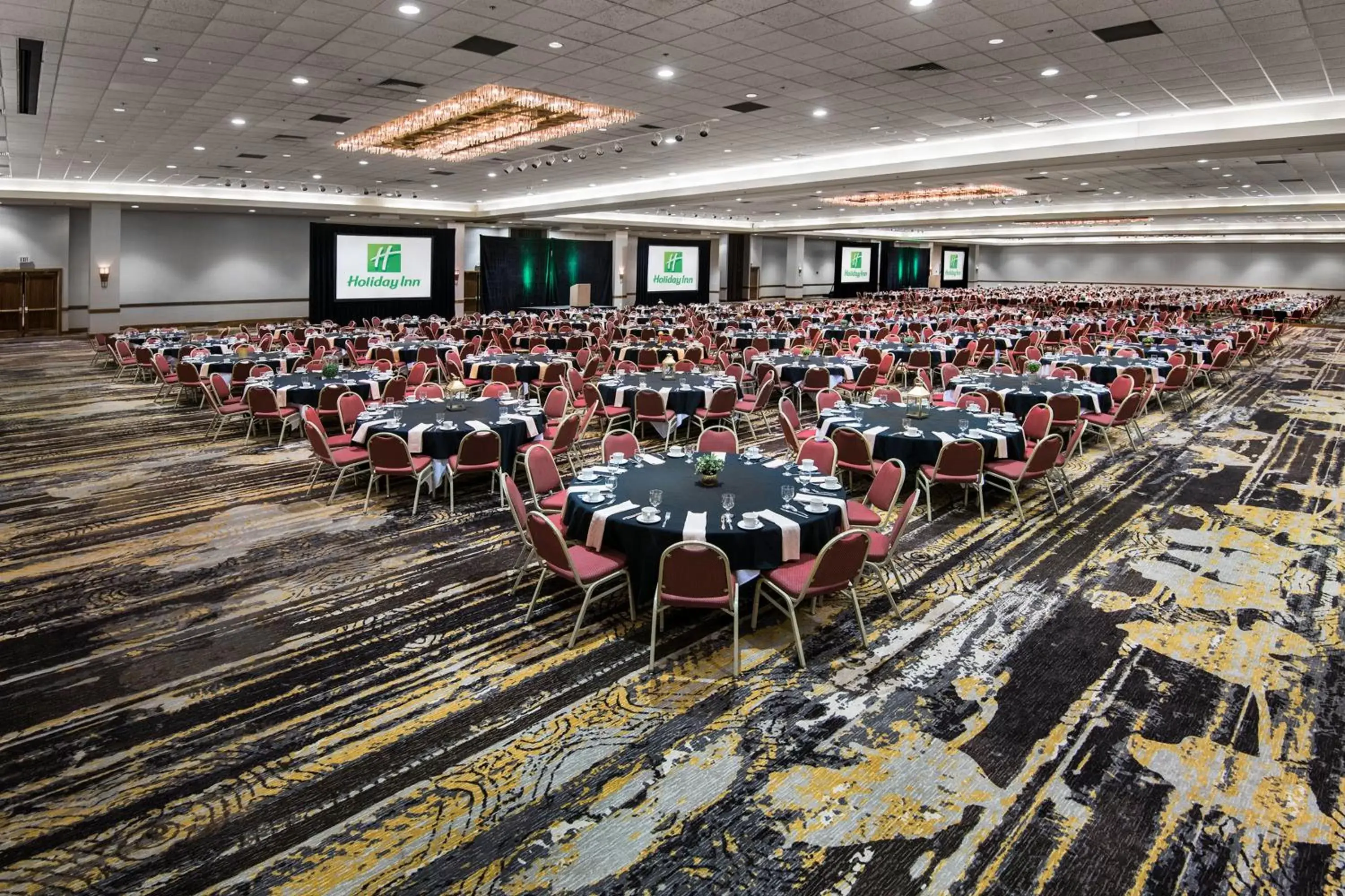 Meeting/conference room in Holiday Inn Springdale-Fayetteville Area, an IHG Hotel