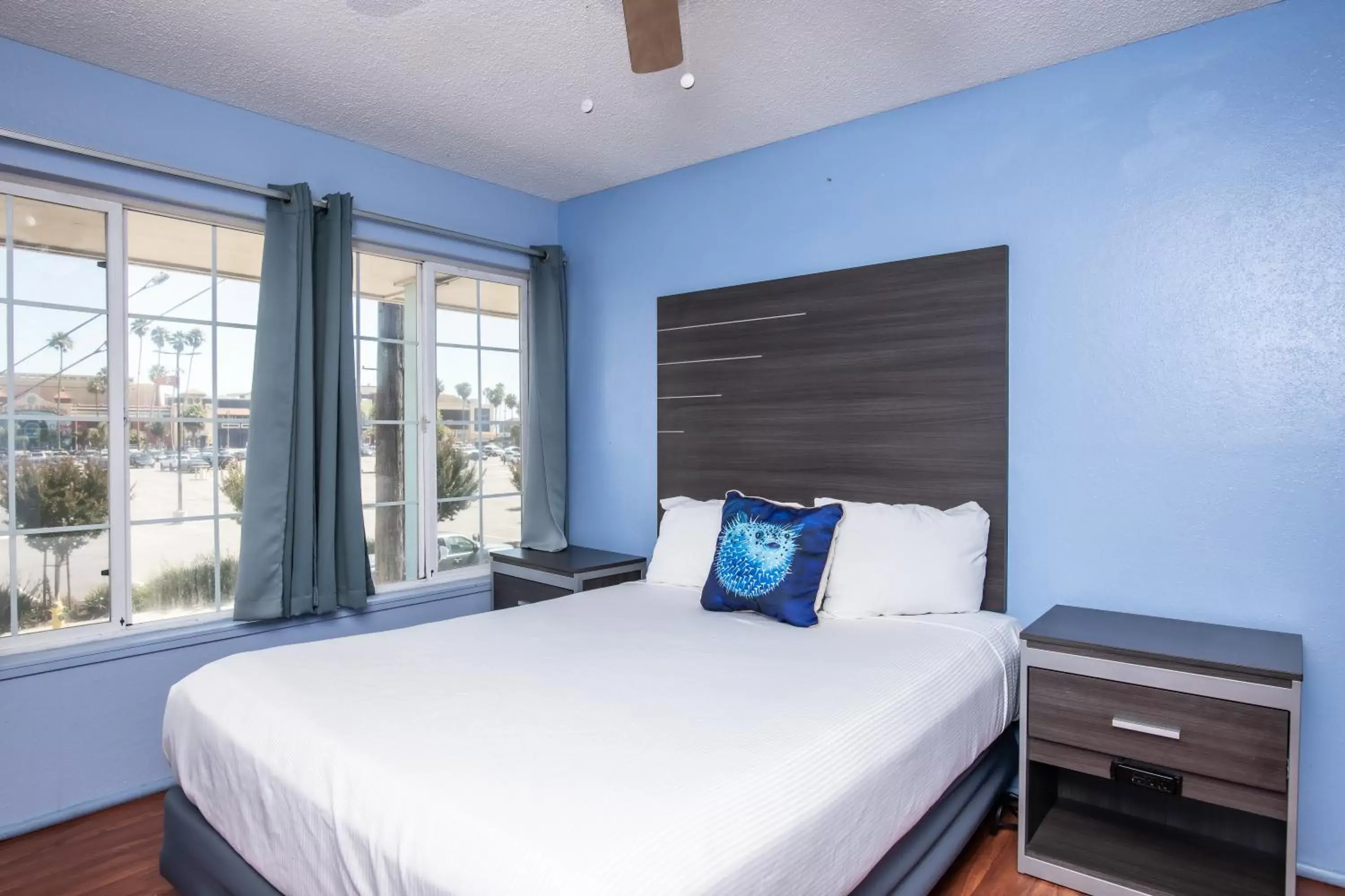 Bed in Aqua Breeze Inn Bed in Aqua Breeze Inn