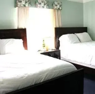 Bed in Americas Best Value Inn Historic Clewiston Inn