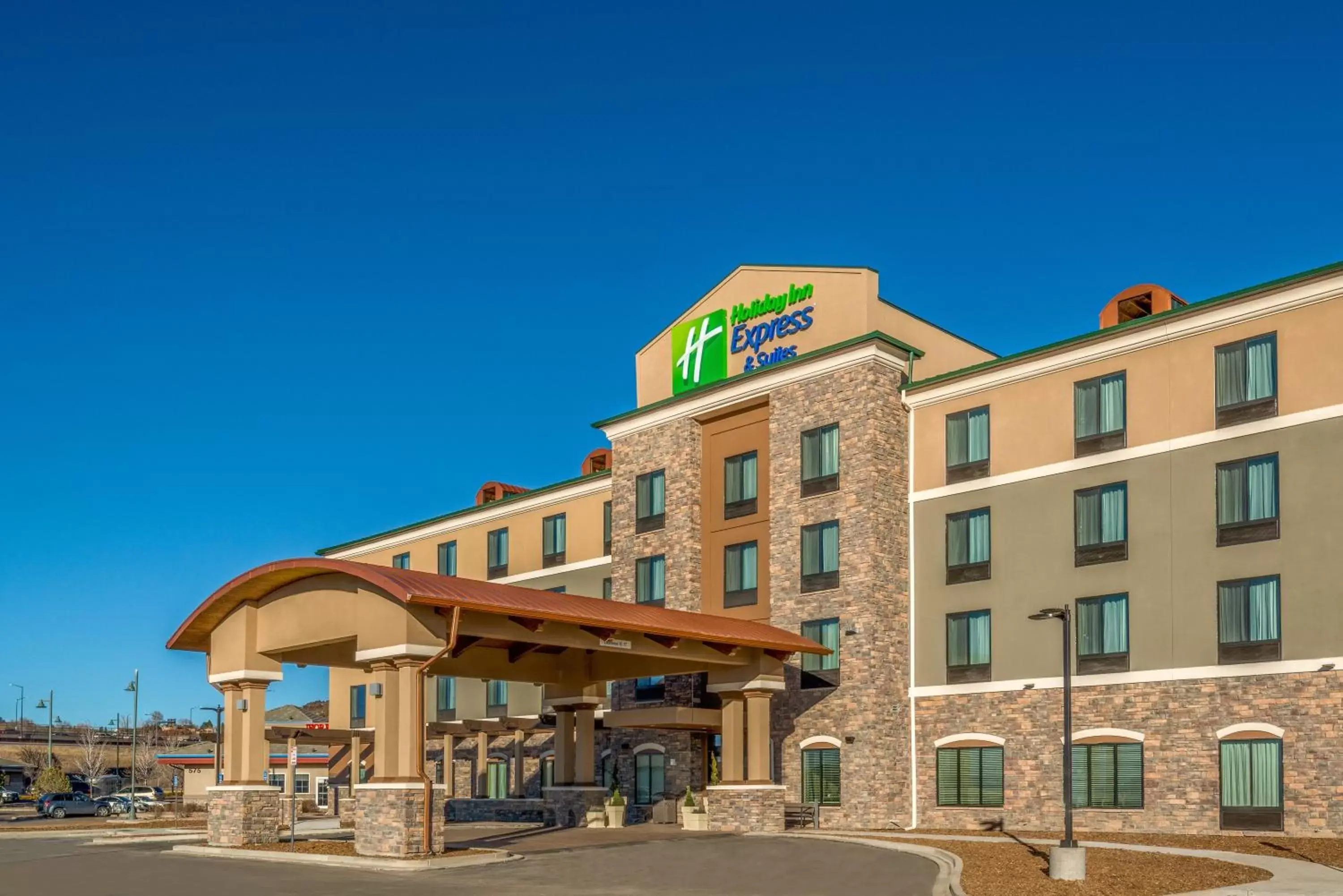 Property Building in Holiday Inn Express & Suites Denver South - Castle Rock, an IHG Hotel