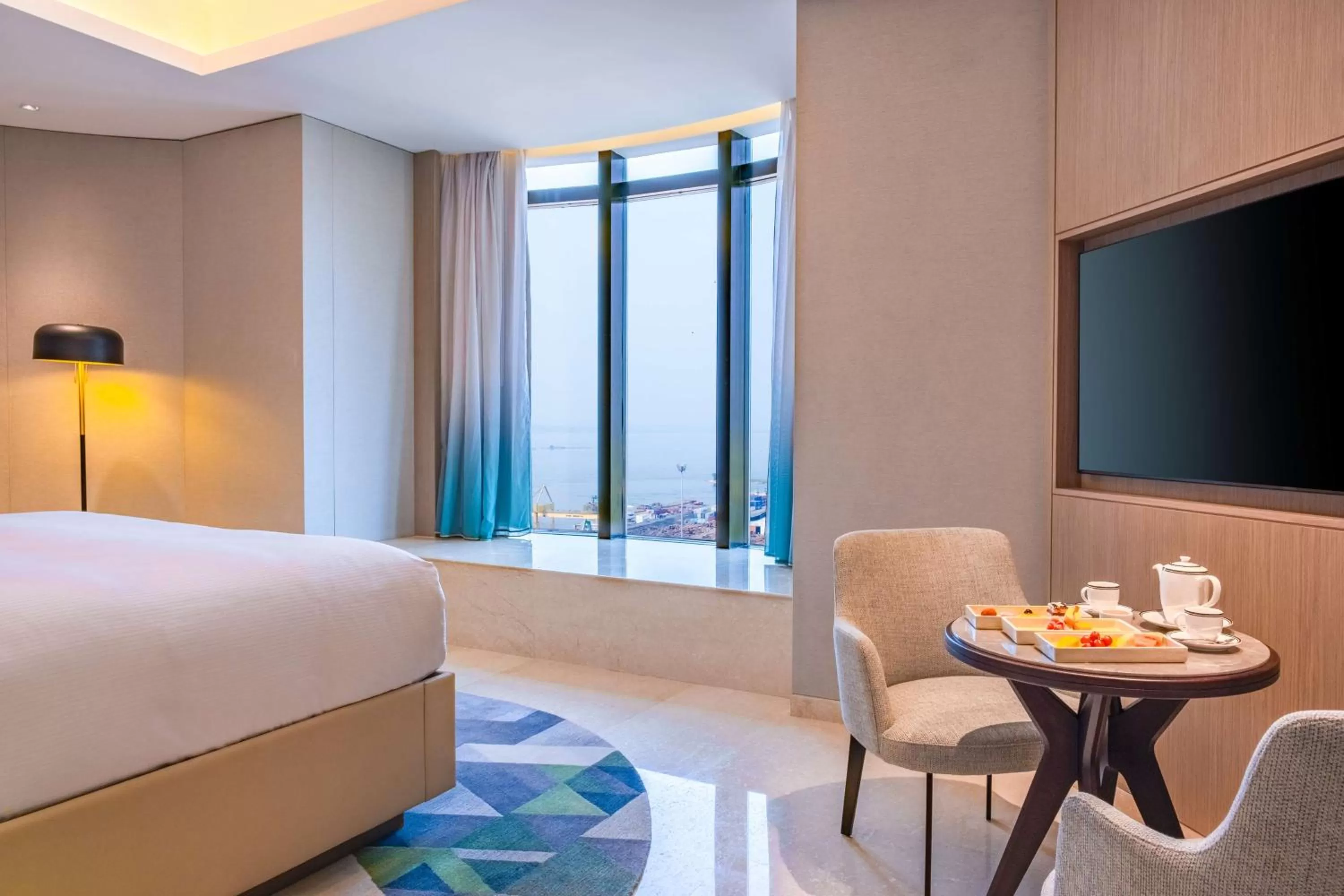 Living room, Bed in Hilton Kinshasa