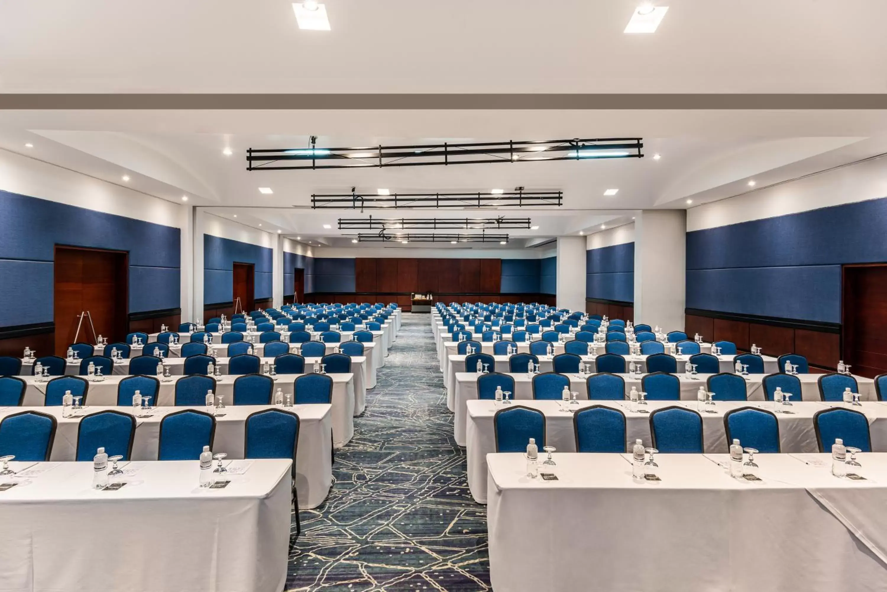 Meeting/conference room in Cosmos 100 Hotel & Centro de Convenciones - Hoteles Cosmos
