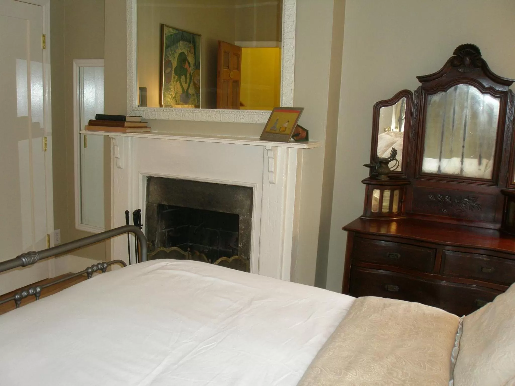 Decorative detail, Bed in Incentra Village Hotel