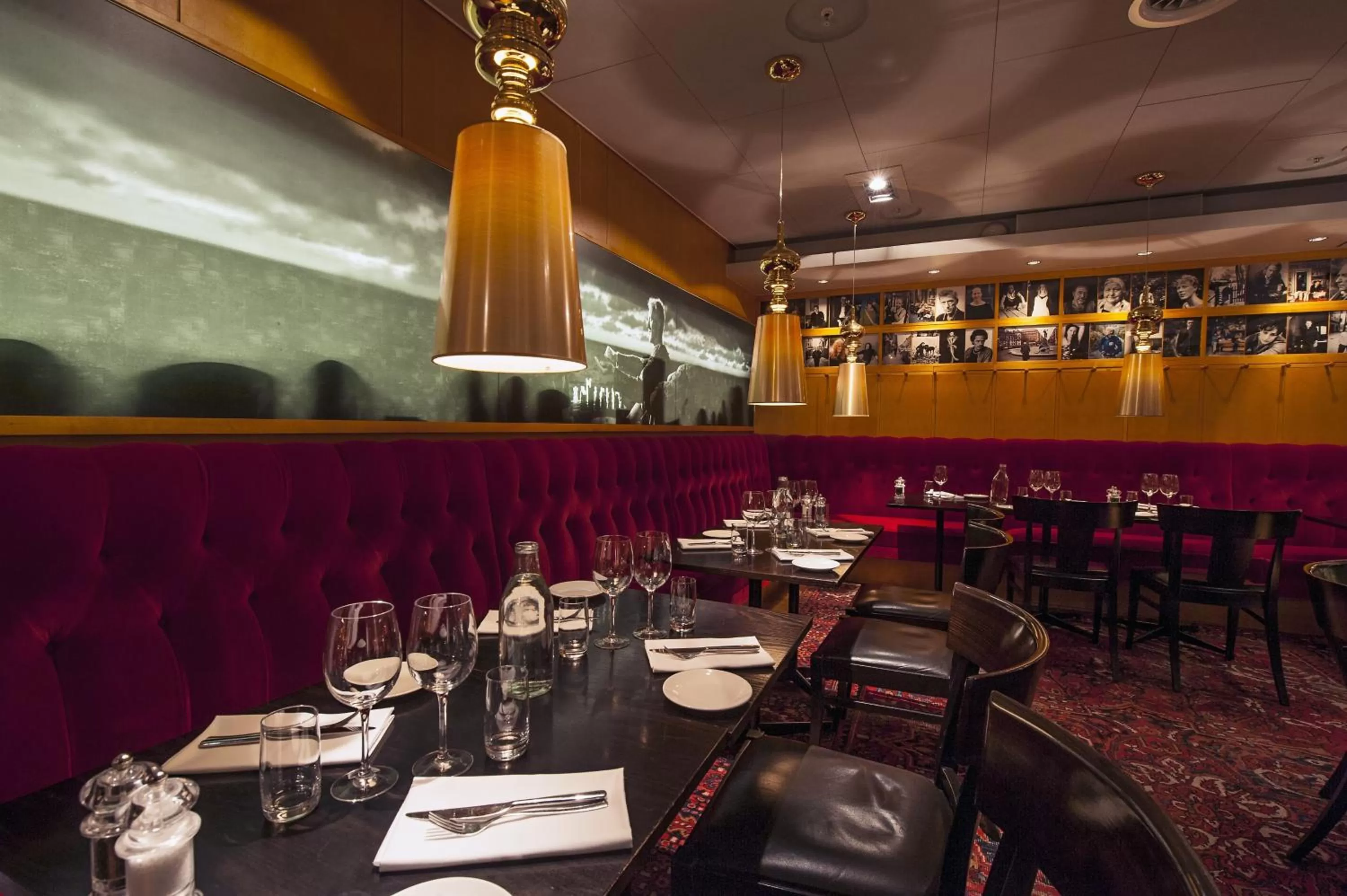 Restaurant/places to eat in Hotel Rival