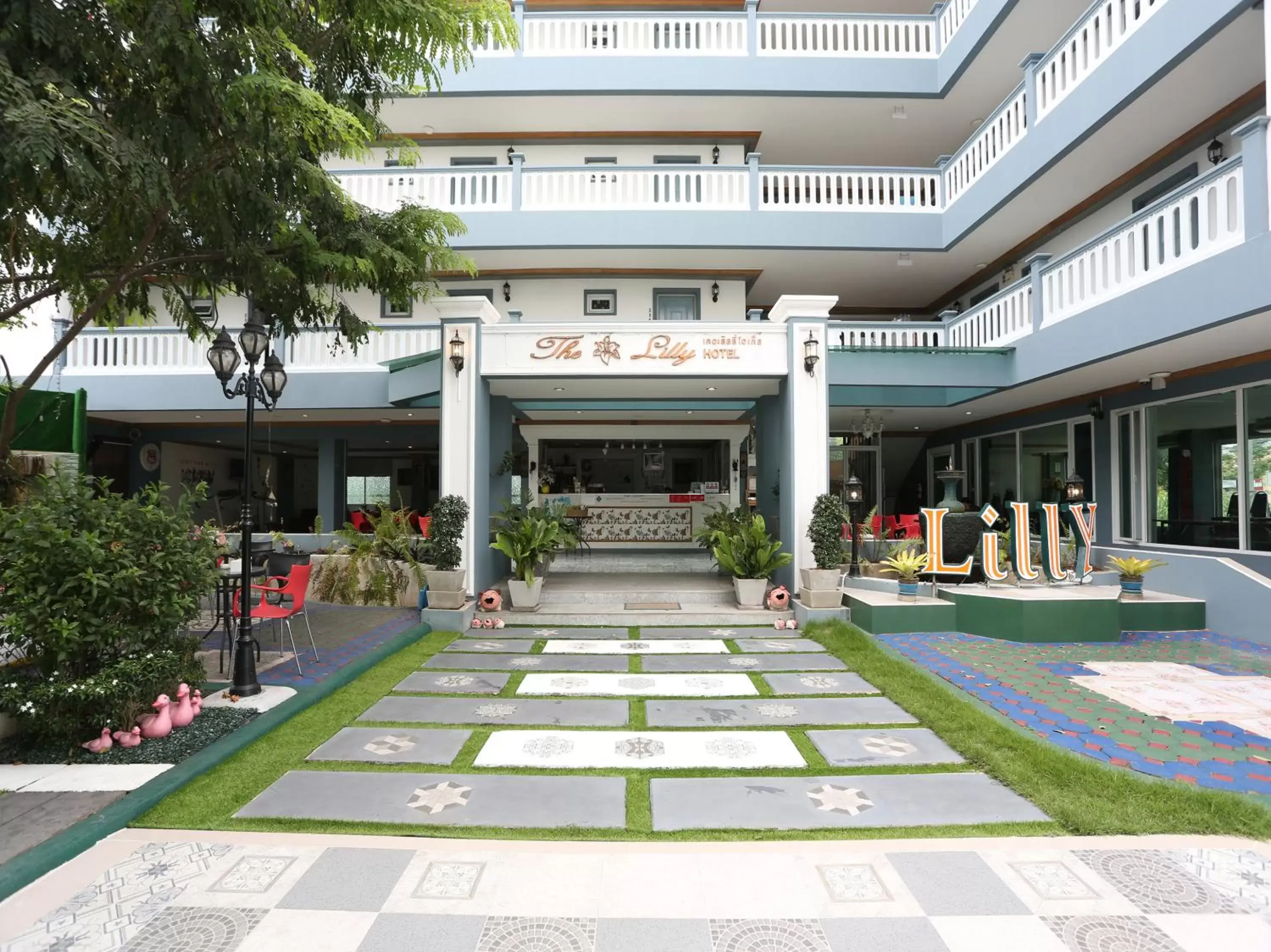 Facade/entrance in The Lilly Hotel