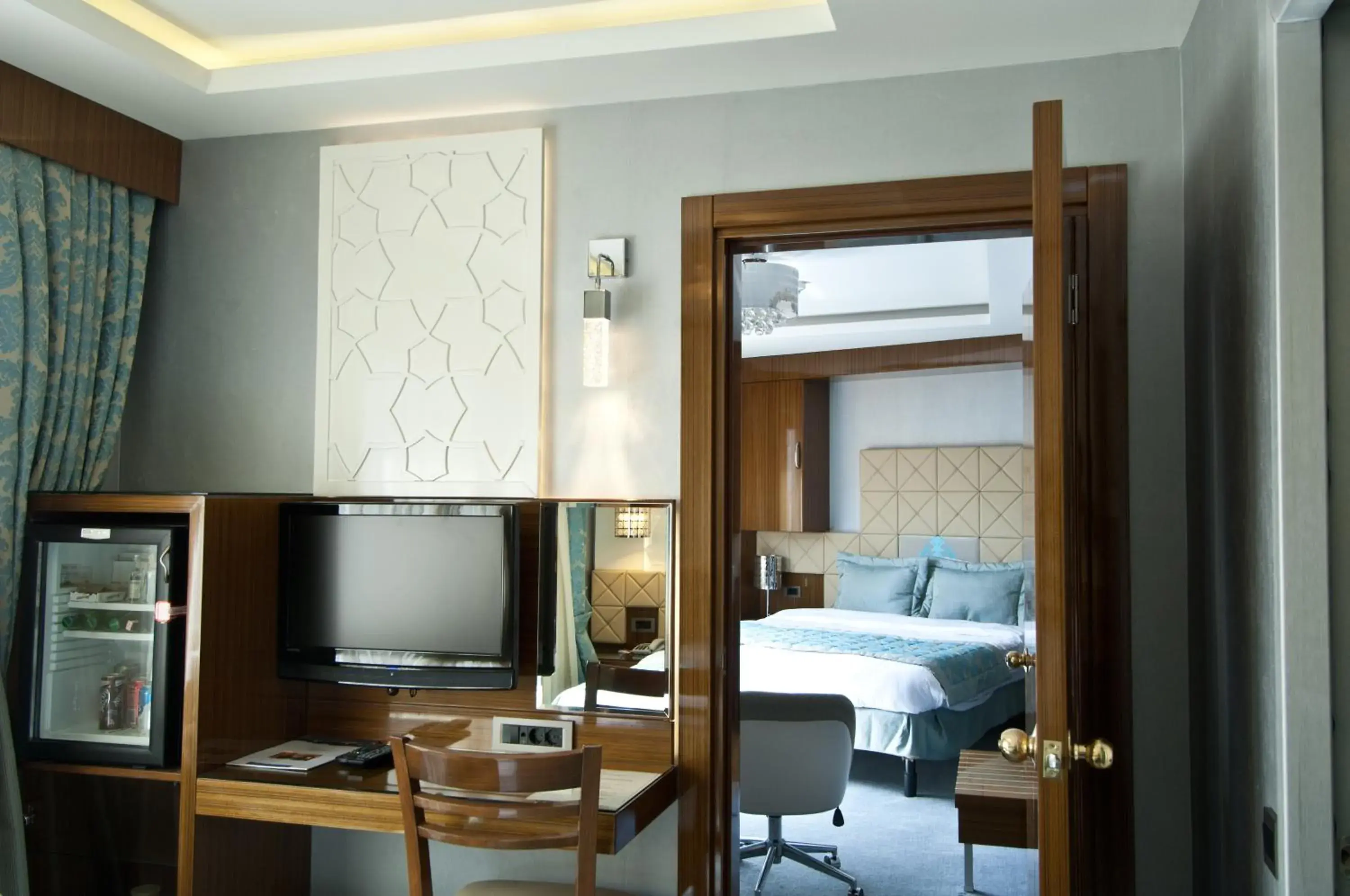 Bed, TV/Entertainment Center in Grand Star Hotel Bosphorus & Spa