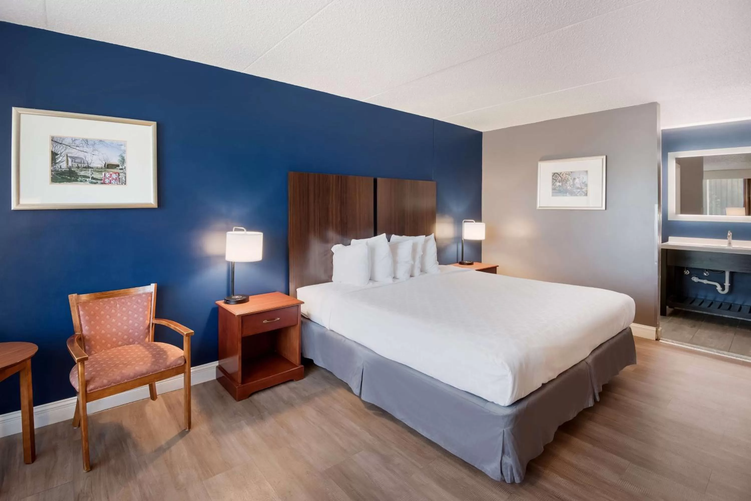 Bedroom, Bed in Best Western Inn