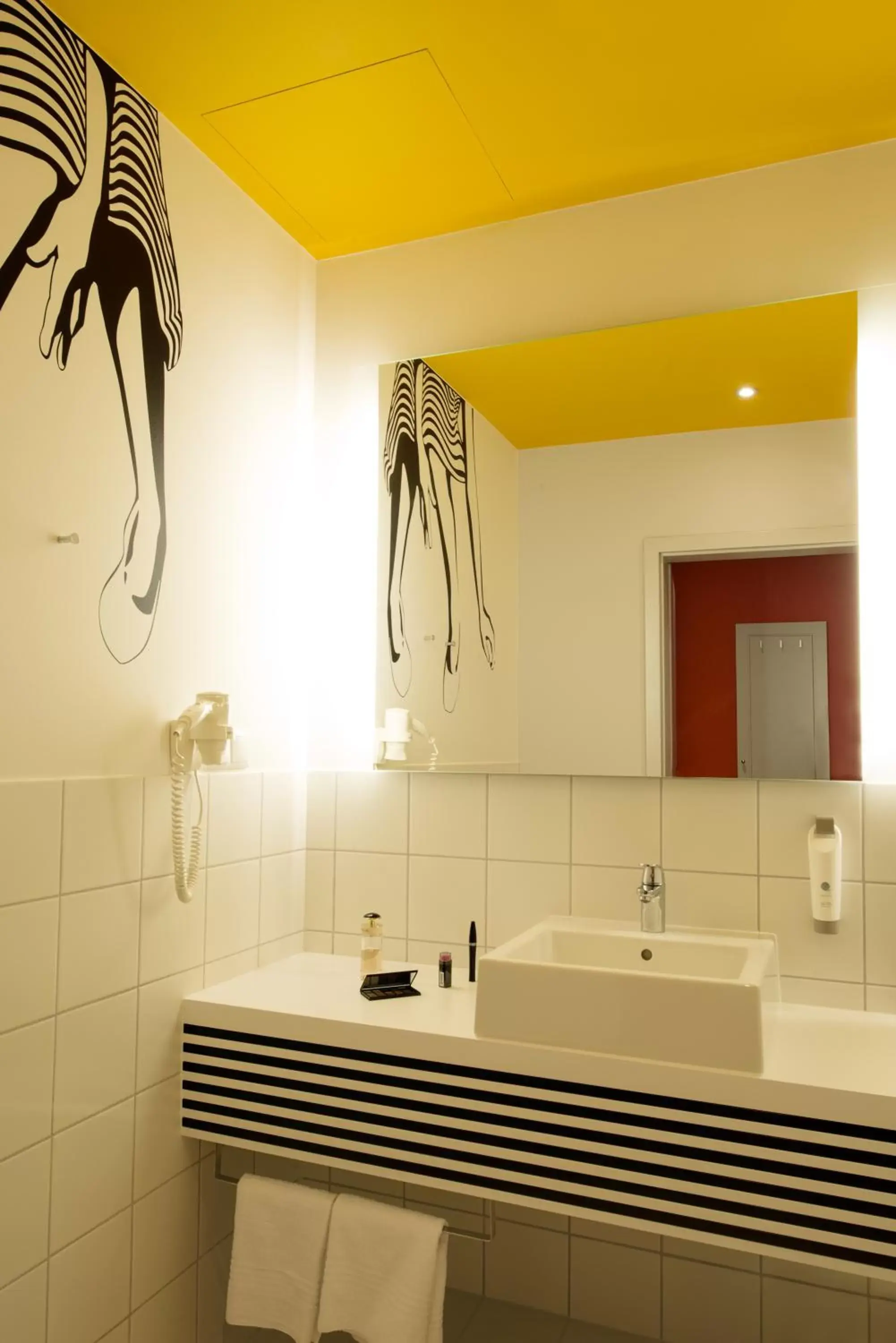 Bathroom in Ibis Styles Wroclaw Centrum