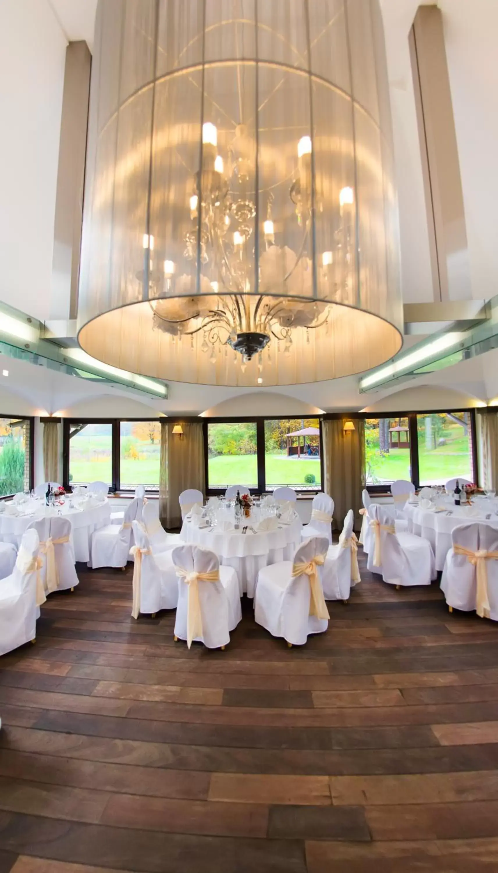Restaurant/places to eat, Banquet Facilities in Park Villa