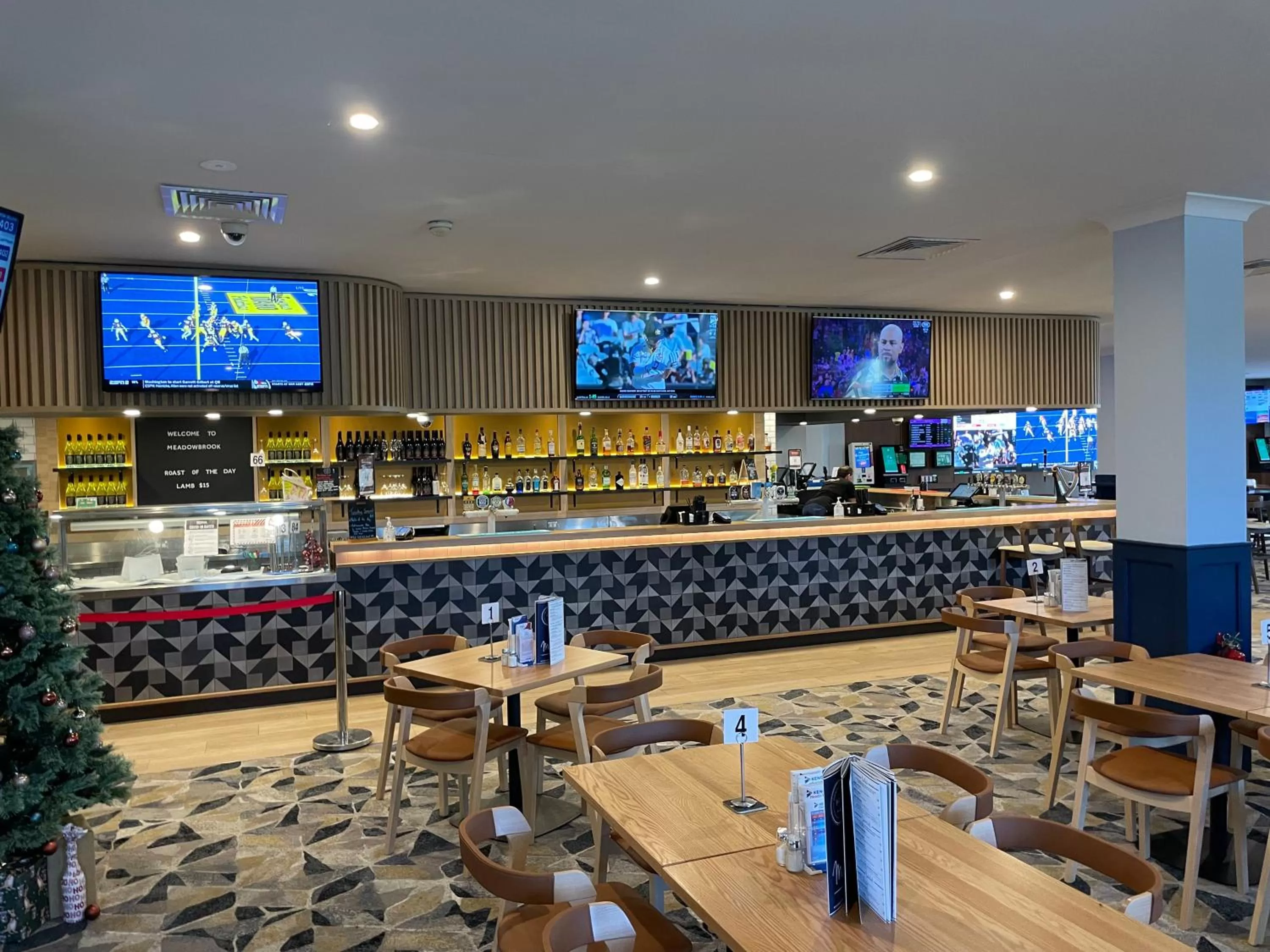 Restaurant/places to eat in Meadowbrook Hotel Brisbane