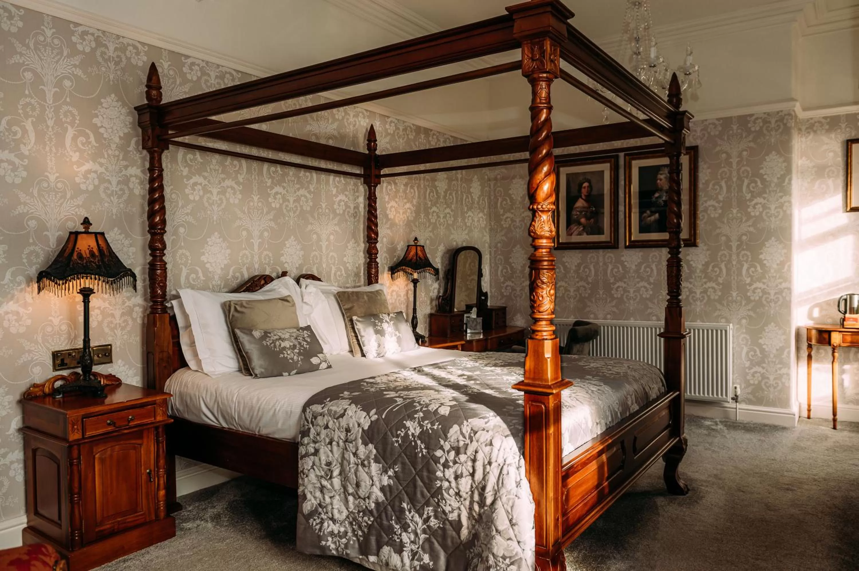 Bed in The Queens Hotel