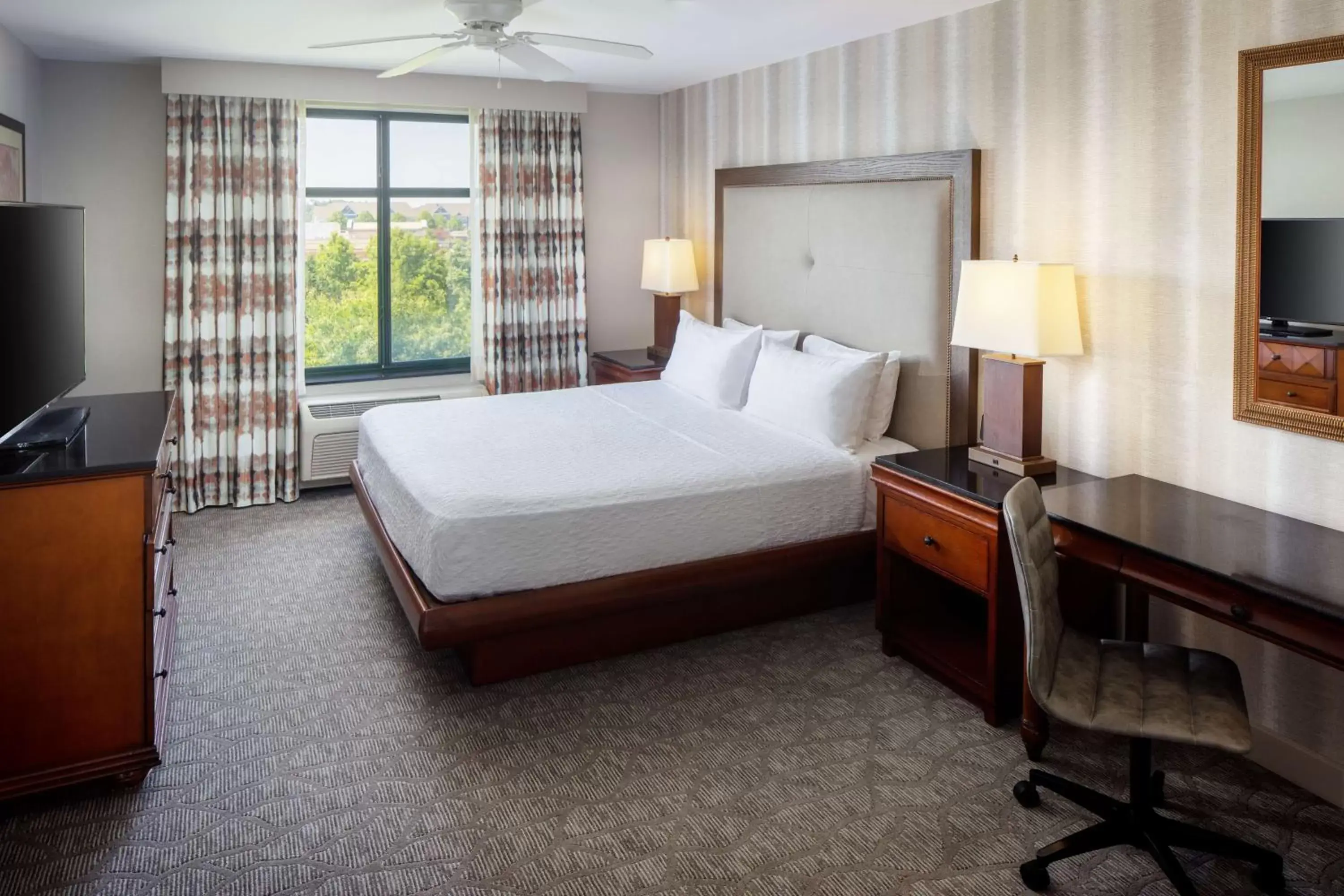 Bedroom, Bed in Homewood Suites by Hilton Rockville- Gaithersburg