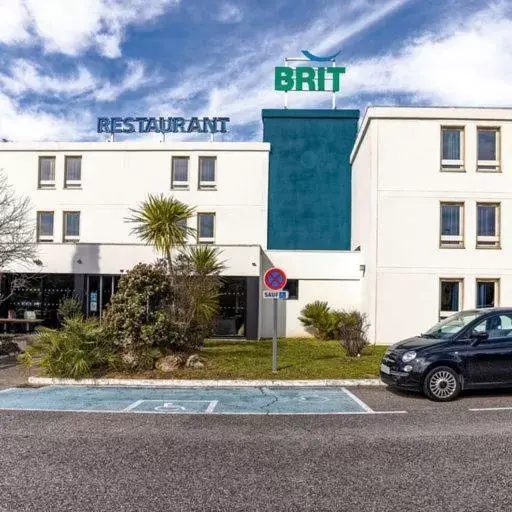 Facade/entrance, Property Building in Brit Hotel Marseille Aéroport - A&S