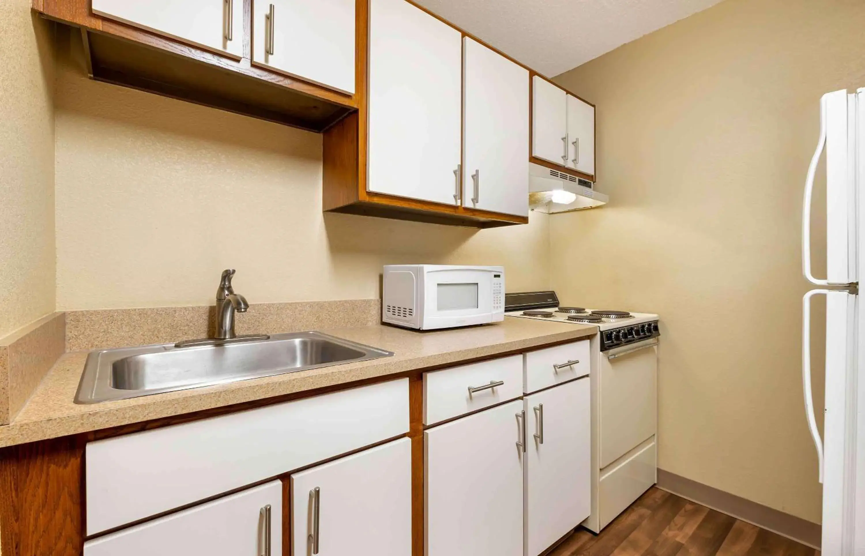 Bedroom, Kitchen/Kitchenette in Extended Stay America Suites - Indianapolis - Northwest - College Park