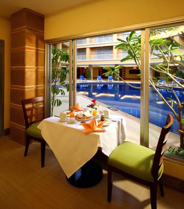 Restaurant/places to eat in Kalim Resort