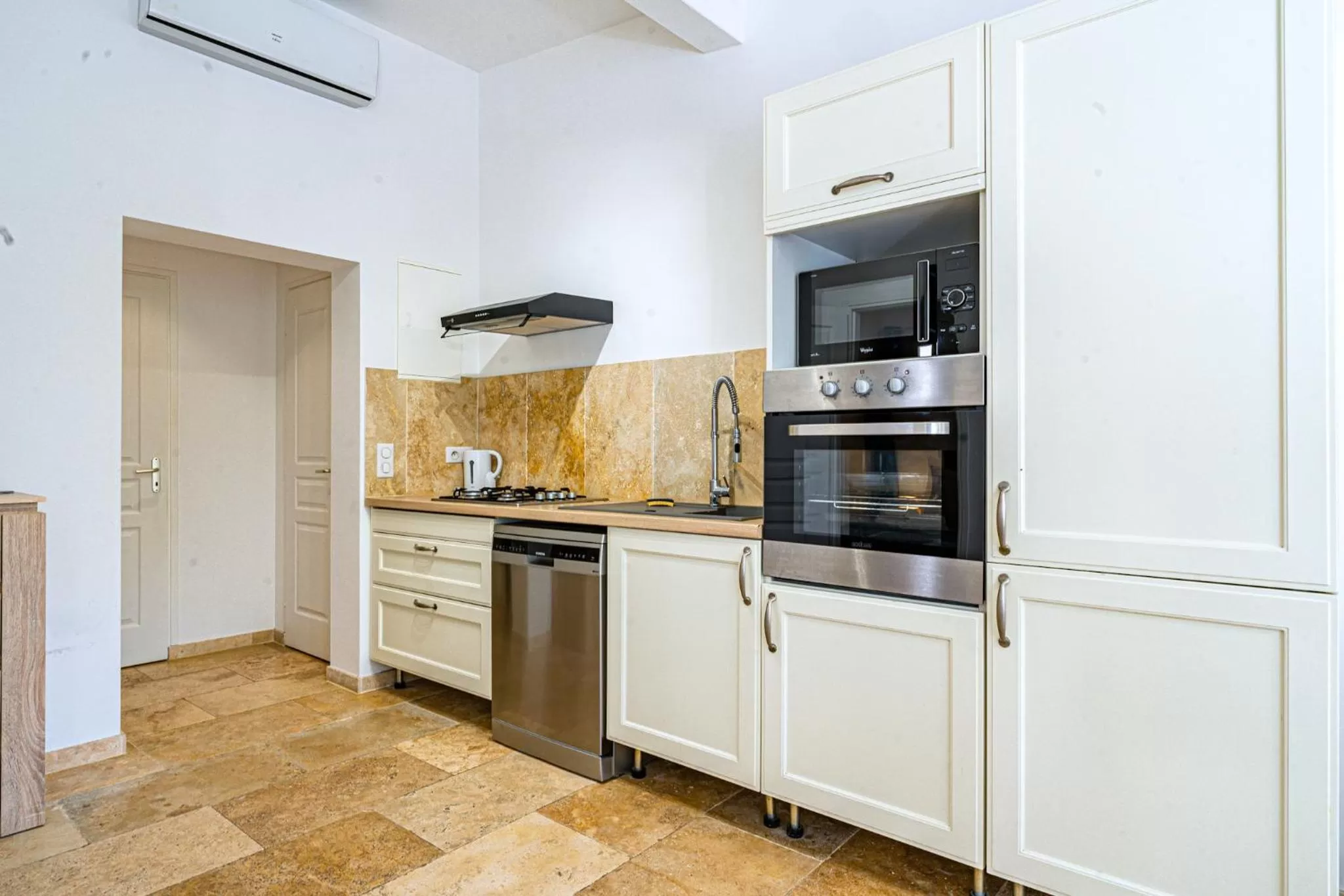 Property building in Domaine de l'Aufrene