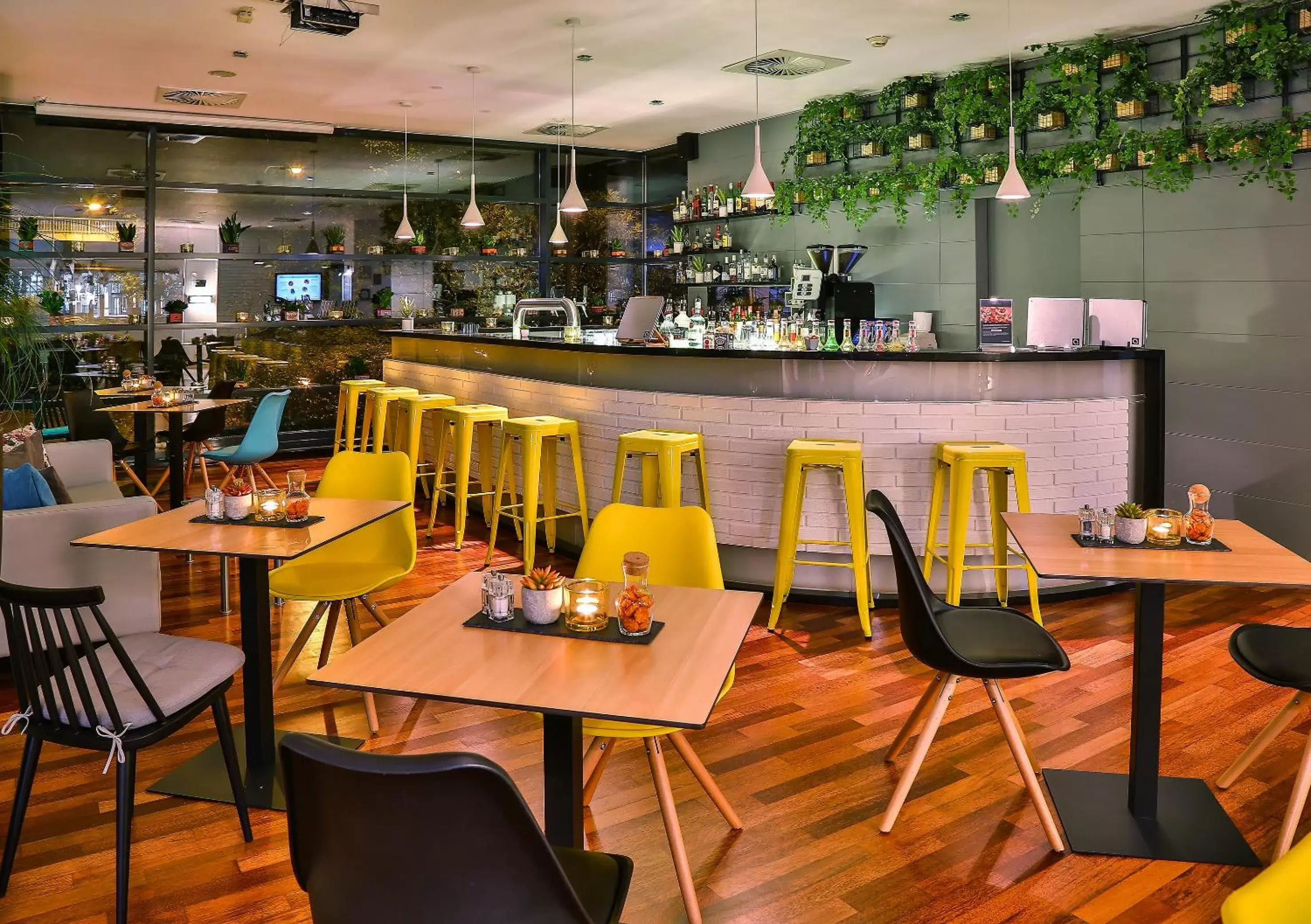 Lounge or bar in Hotel Frankfurt Messe Affiliated by Meliá Lounge or bar in Hotel Frankfurt Messe Affiliated by Meliá