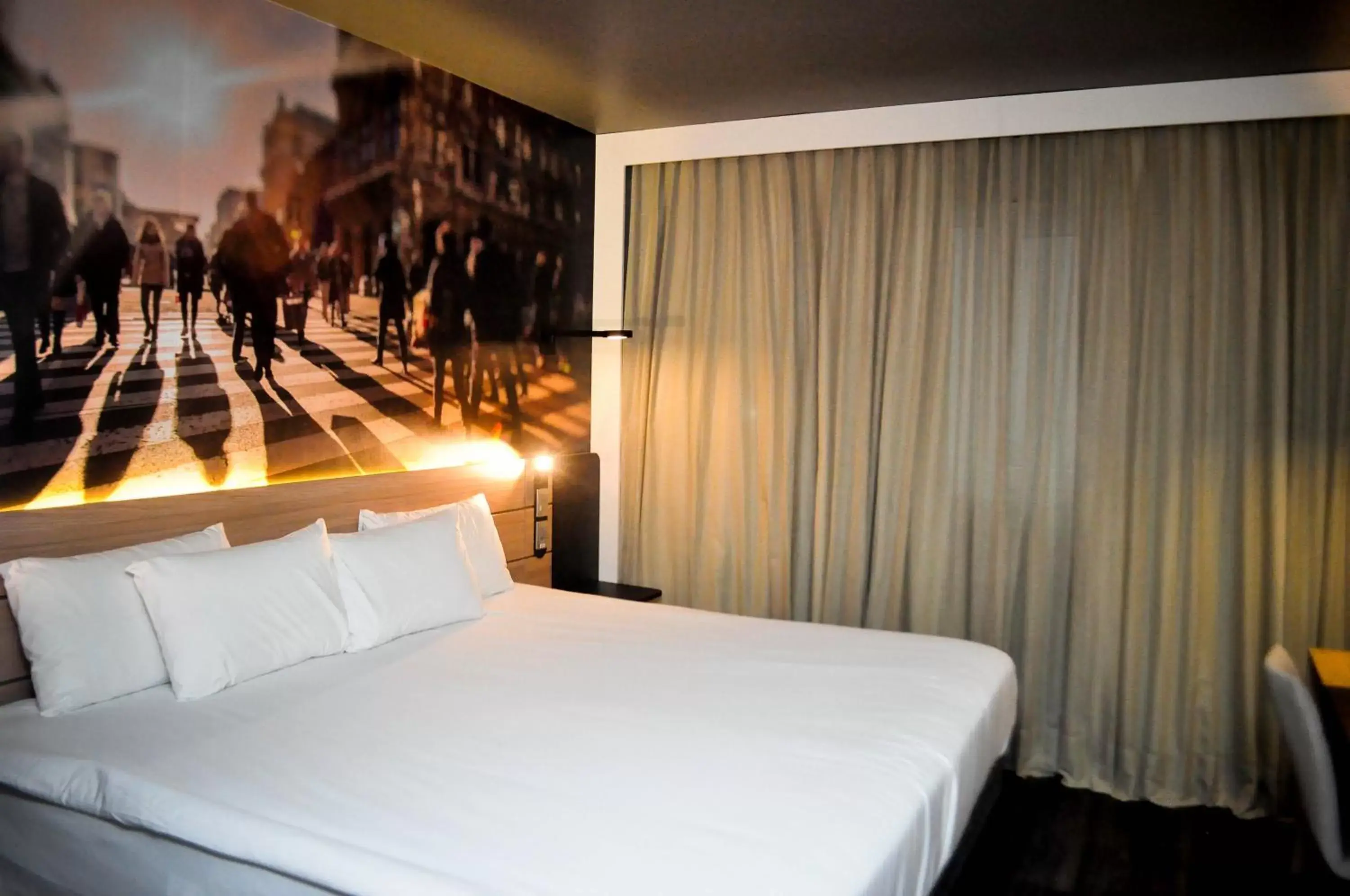 Photo of the whole room, Bed in Novotel Curitiba Batel
