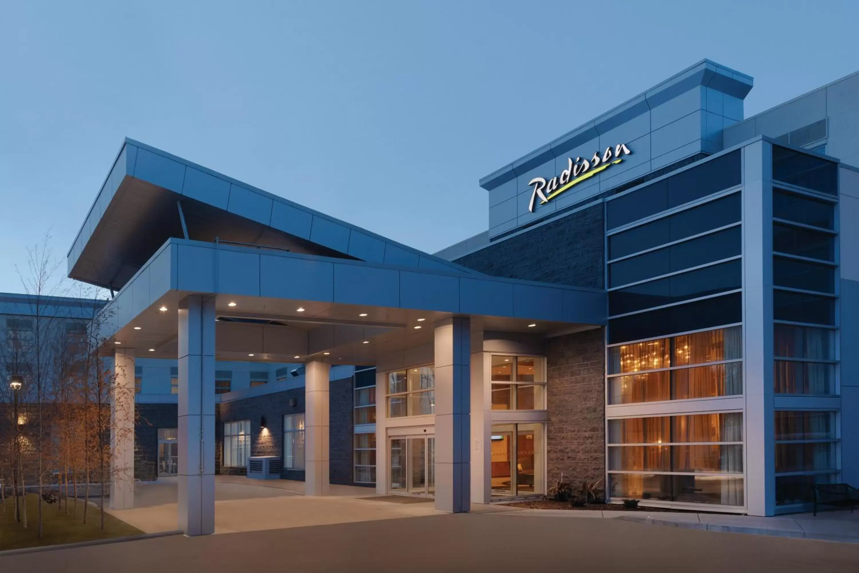 Facade/entrance, Property Building in Radisson Hotel & Conference Center Calgary Airport East