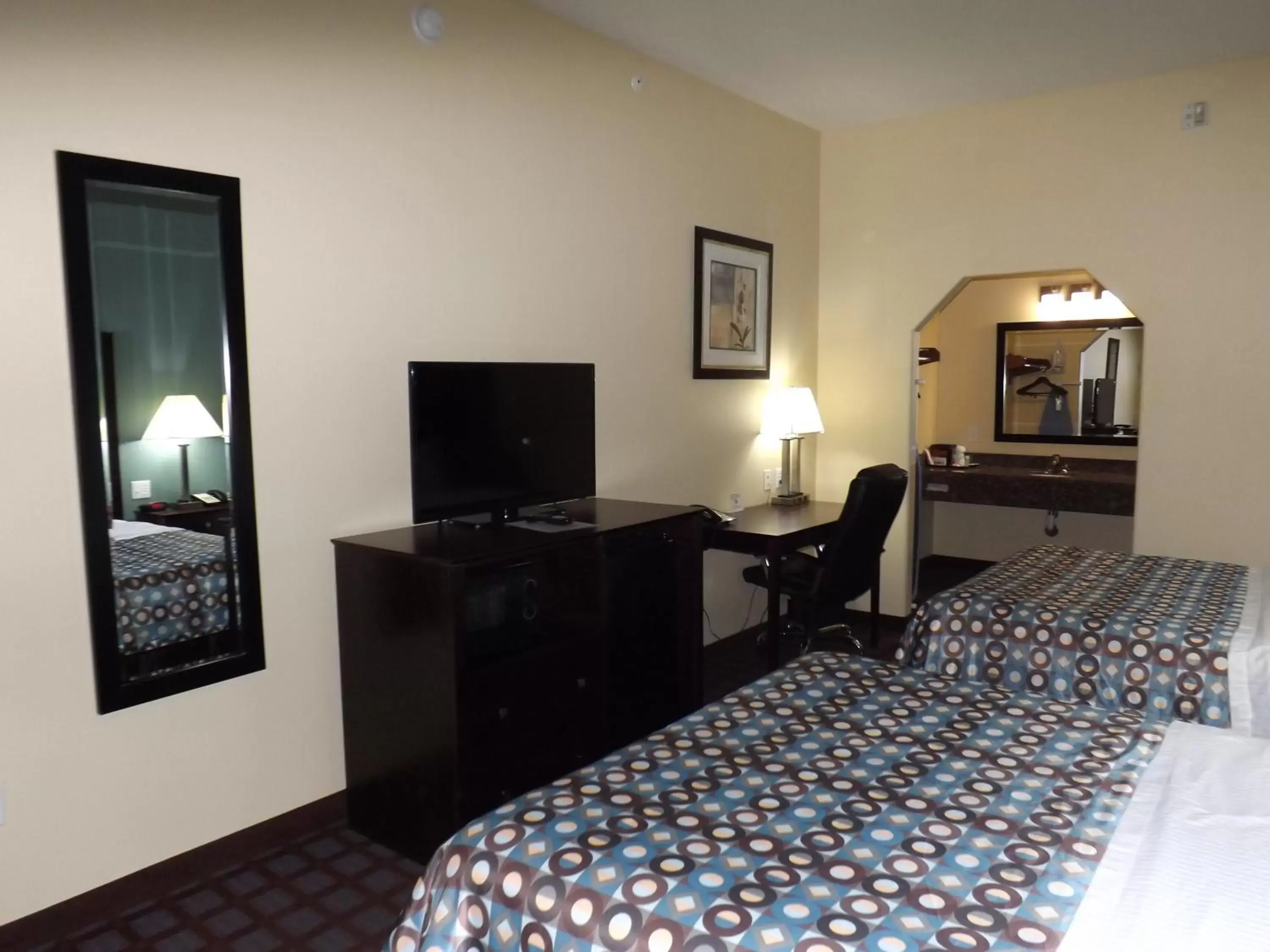 TV and multimedia, Bed in SSunriser Inn TV and multimedia, Bed in SSunriser Inn