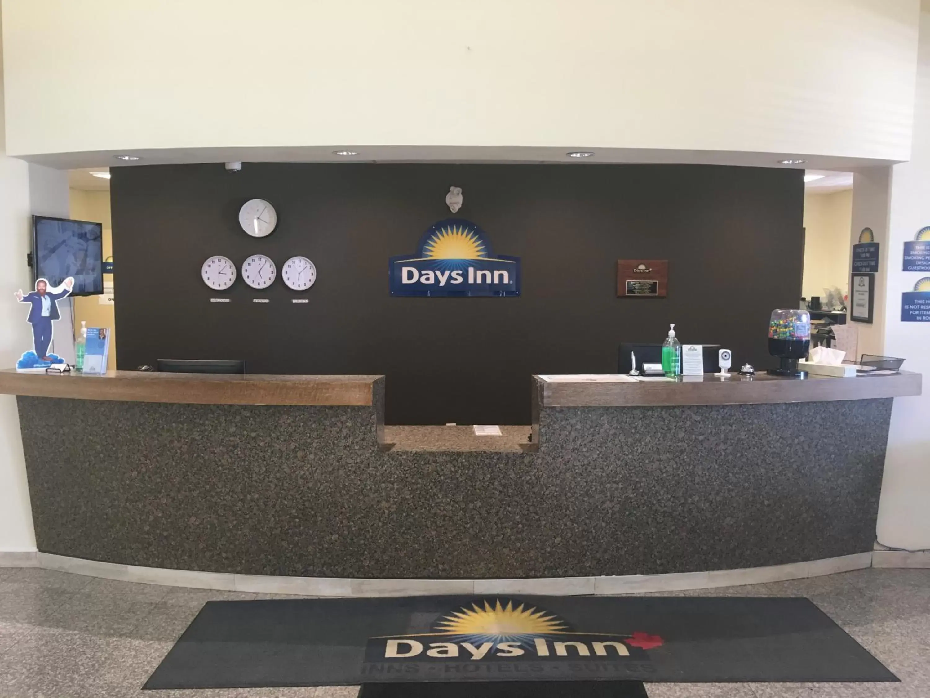 Lobby or reception in Days Inn by Wyndham Grande Prairie