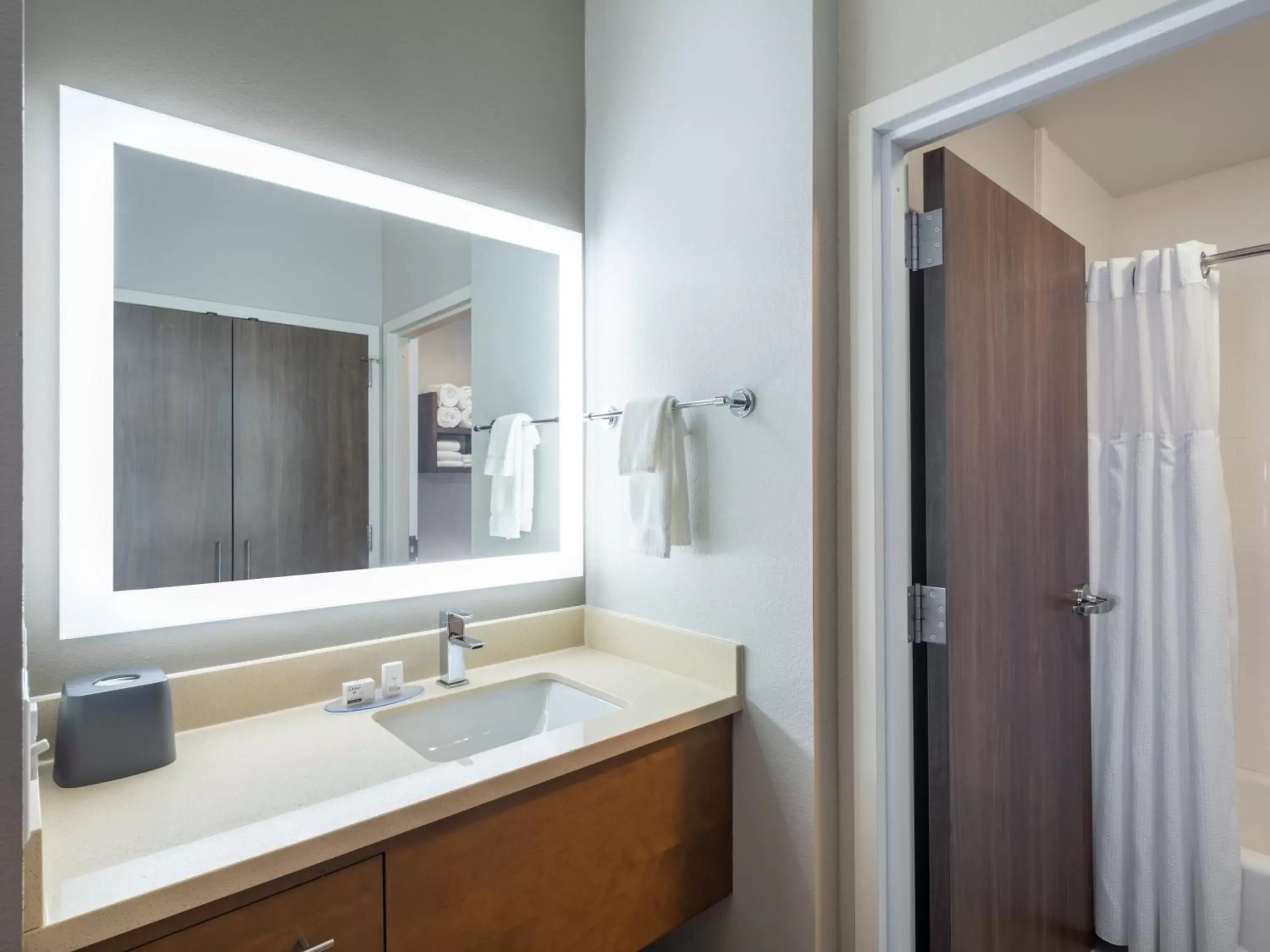 Photo of the whole room, Bathroom in Staybridge Suites - Sioux City Southeast, an IHG Hotel
