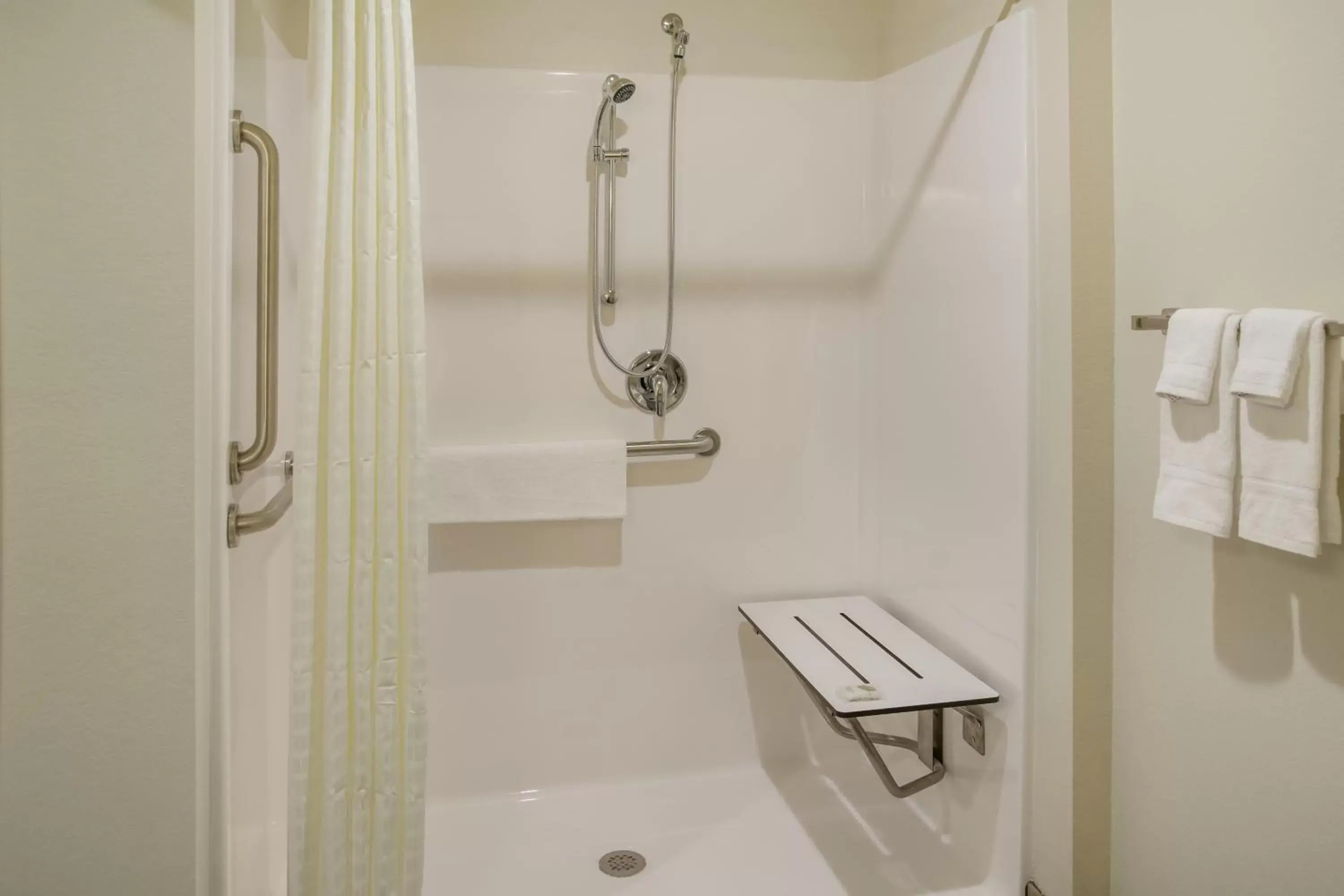 Shower, Bathroom in Cobblestone Inn & Suites - Menomonie/UW-Stout